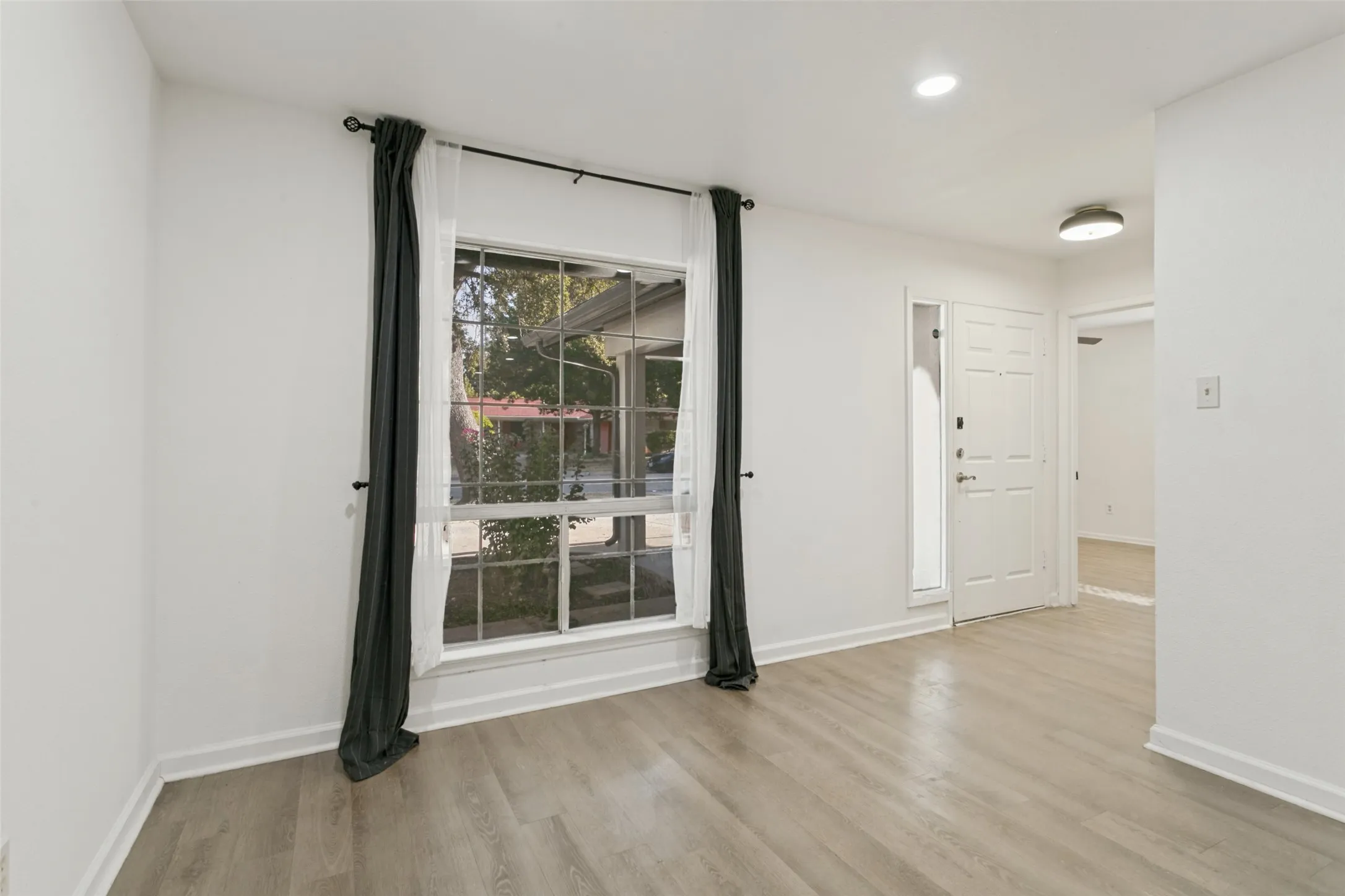 Single Family Residence For Sale in Tarrant County , 4701 Highgrove Drive, Fort Worth, Texas 76132, 3 Bedroom, 2 Bathroom, 2 Garage spaces, 1,414 Sqft, built in 1962, mls#21393966, Real Estate Agent in Fort Worth, Homes For Sale in Tarrant county, Homes For Sale in Fort Worth, Realtor in Fort Worth Texas, Real Estate Brokerage Independent Realty Texas, Luminita Cordes Realtor