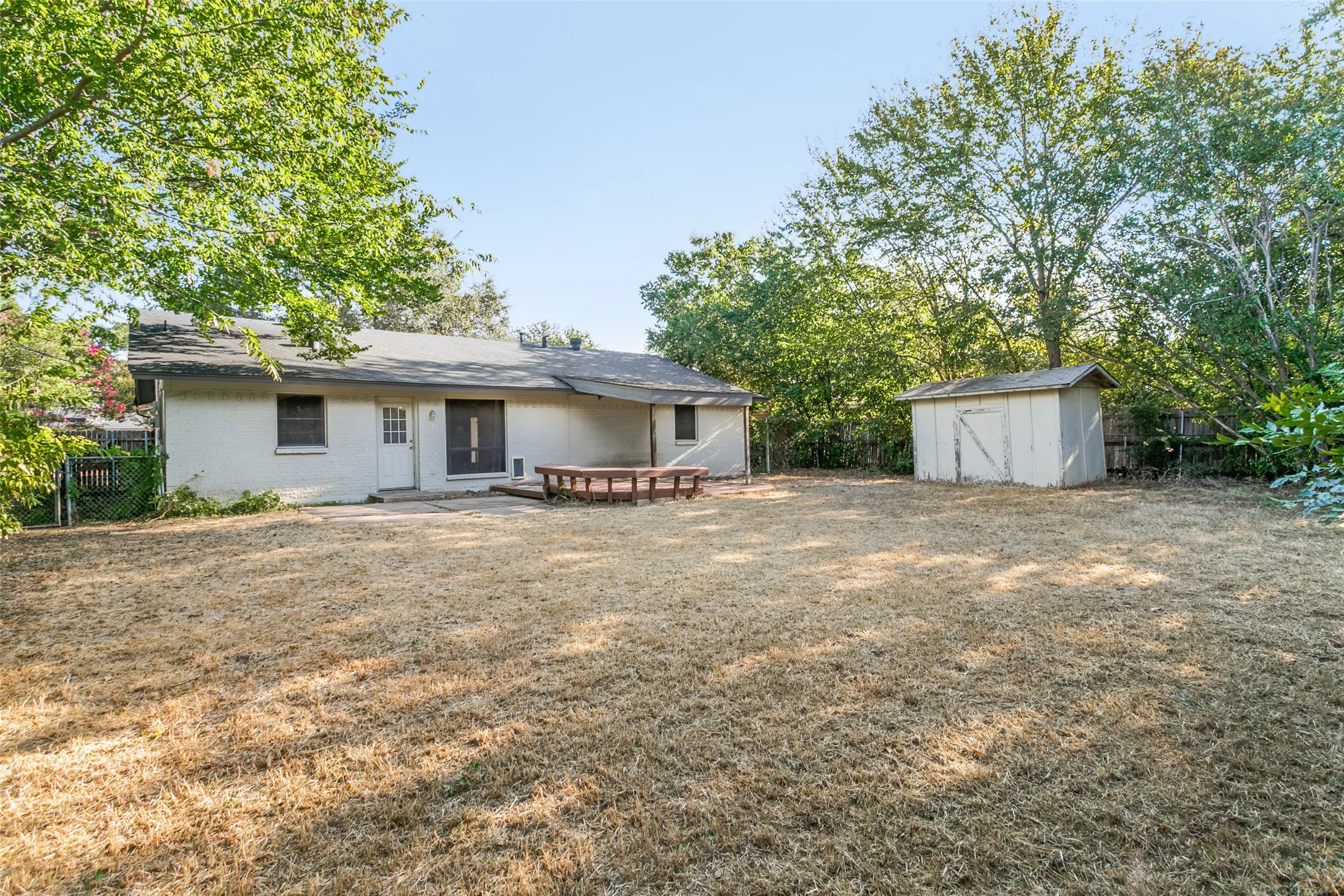 Single Family Residence For Sale in Tarrant County , 4701 Highgrove Drive, Fort Worth, Texas 76132, 3 Bedroom, 2 Bathroom, 2 Garage spaces, 1,414 Sqft, built in 1962, mls#21393966, Real Estate Agent in Fort Worth, Homes For Sale in Tarrant county, Homes For Sale in Fort Worth, Realtor in Fort Worth Texas, Real Estate Brokerage Independent Realty Texas, Luminita Cordes Realtor