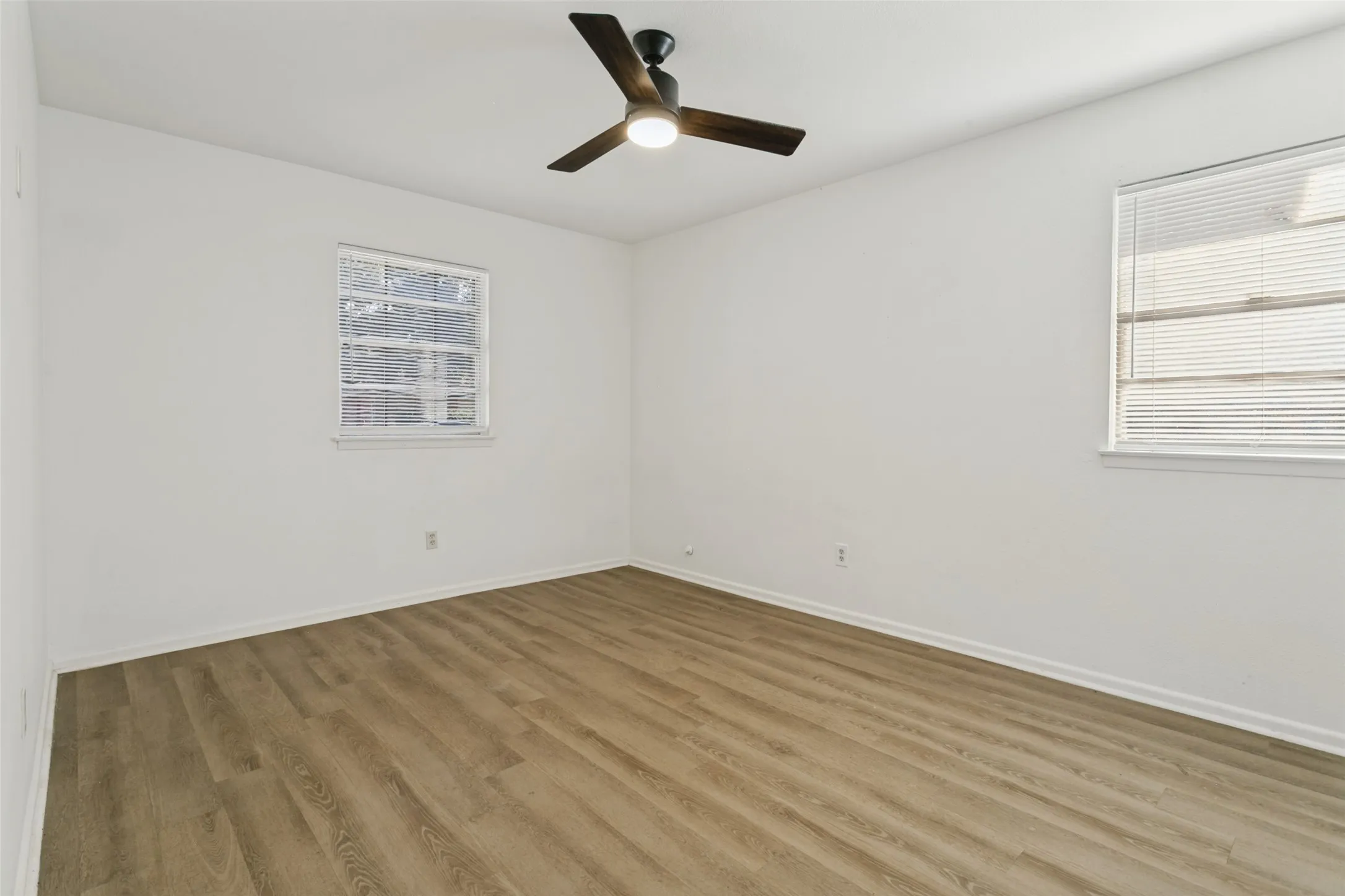 Single Family Residence For Sale in Tarrant County , 4701 Highgrove Drive, Fort Worth, Texas 76132, 3 Bedroom, 2 Bathroom, 2 Garage spaces, 1,414 Sqft, built in 1962, mls#21393966, Real Estate Agent in Fort Worth, Homes For Sale in Tarrant county, Homes For Sale in Fort Worth, Realtor in Fort Worth Texas, Real Estate Brokerage Independent Realty Texas, Luminita Cordes Realtor