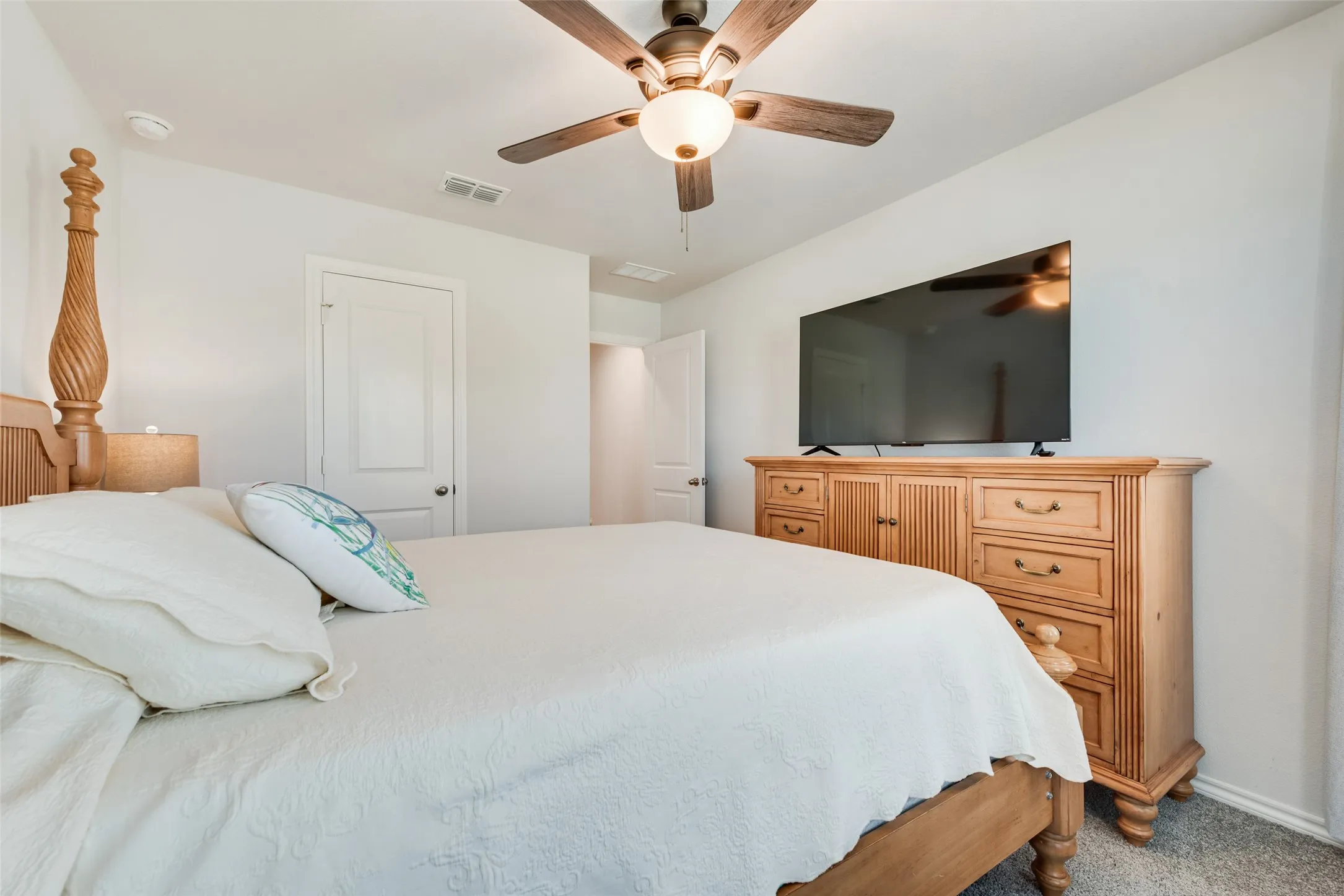 Single Family Residence For Sale in Denton County , 705 Whitecomb Lane, Justin, Texas 76247, 3 Bedroom, 2 Bathroom, 2 Garage spaces, 1,552 Sqft, built in 2023, mls#21393169, Real Estate Agent in Justin, Homes For Sale in Denton county, Homes For Sale in Justin, Realtor in Justin Texas, Real Estate Brokerage Independent Realty Texas, Luminita Cordes Realtor