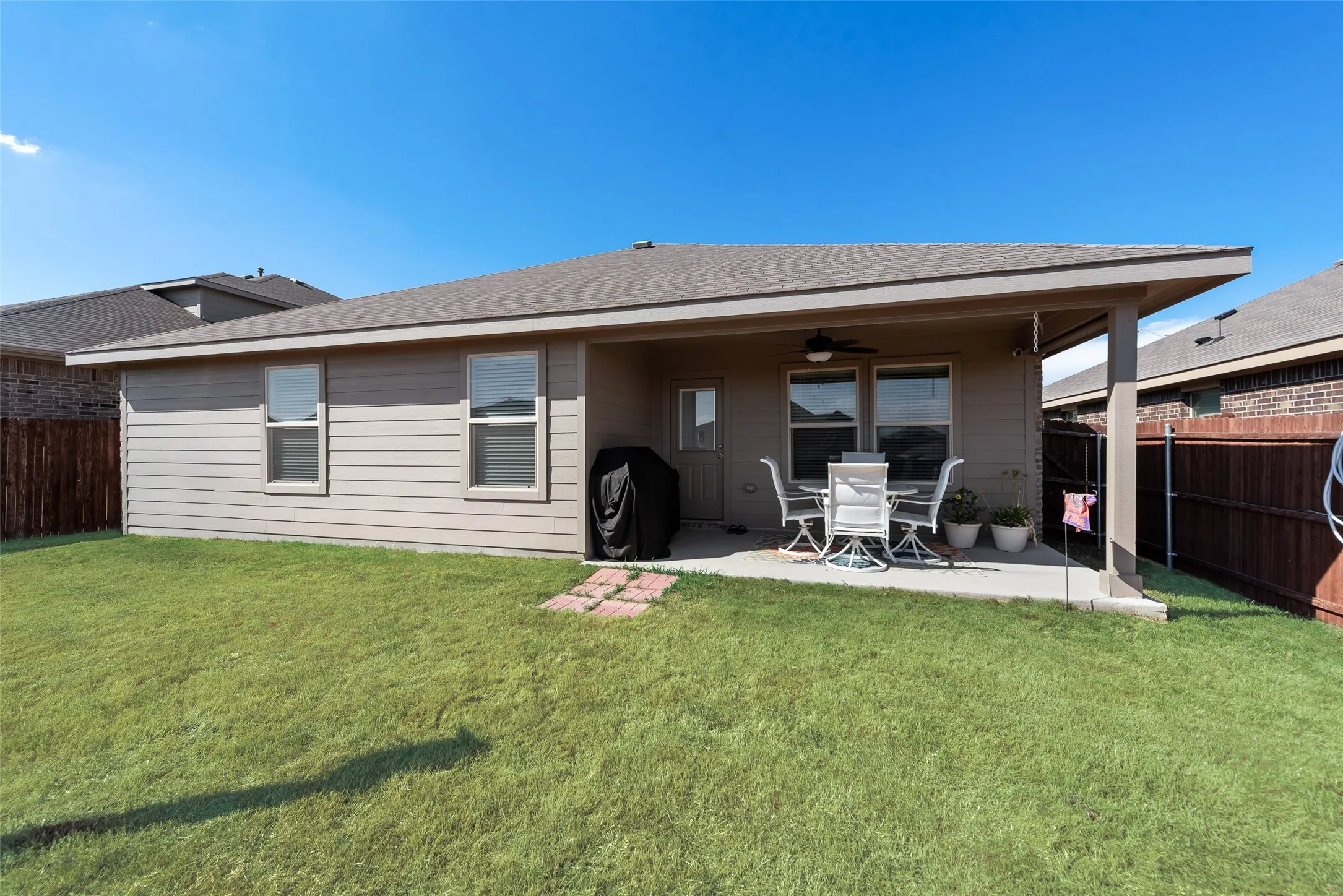Single Family Residence For Sale in Denton County , 705 Whitecomb Lane, Justin, Texas 76247, 3 Bedroom, 2 Bathroom, 2 Garage spaces, 1,552 Sqft, built in 2023, mls#21393169, Real Estate Agent in Justin, Homes For Sale in Denton county, Homes For Sale in Justin, Realtor in Justin Texas, Real Estate Brokerage Independent Realty Texas, Luminita Cordes Realtor