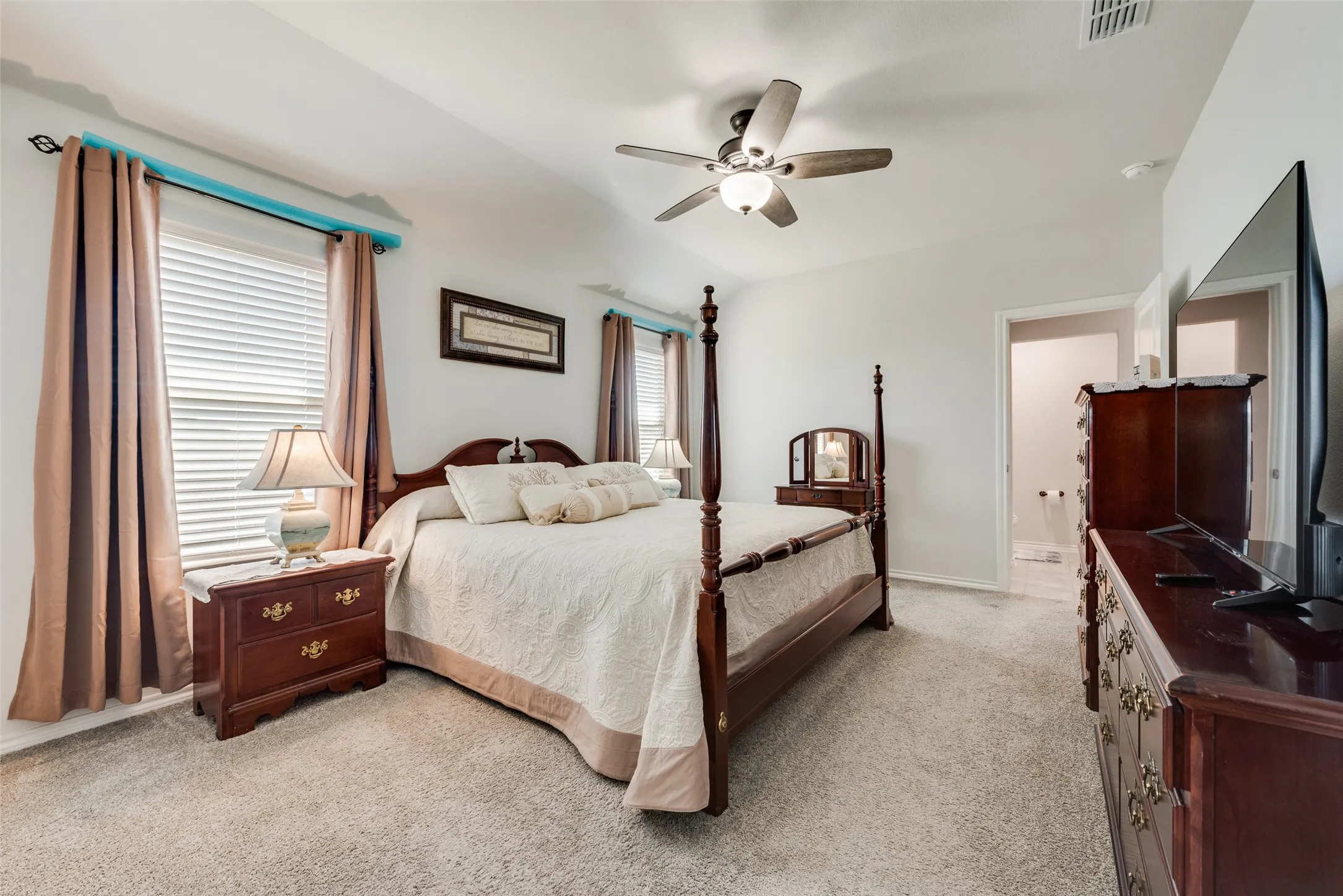 Single Family Residence For Sale in Denton County , 705 Whitecomb Lane, Justin, Texas 76247, 3 Bedroom, 2 Bathroom, 2 Garage spaces, 1,552 Sqft, built in 2023, mls#21393169, Real Estate Agent in Justin, Homes For Sale in Denton county, Homes For Sale in Justin, Realtor in Justin Texas, Real Estate Brokerage Independent Realty Texas, Luminita Cordes Realtor
