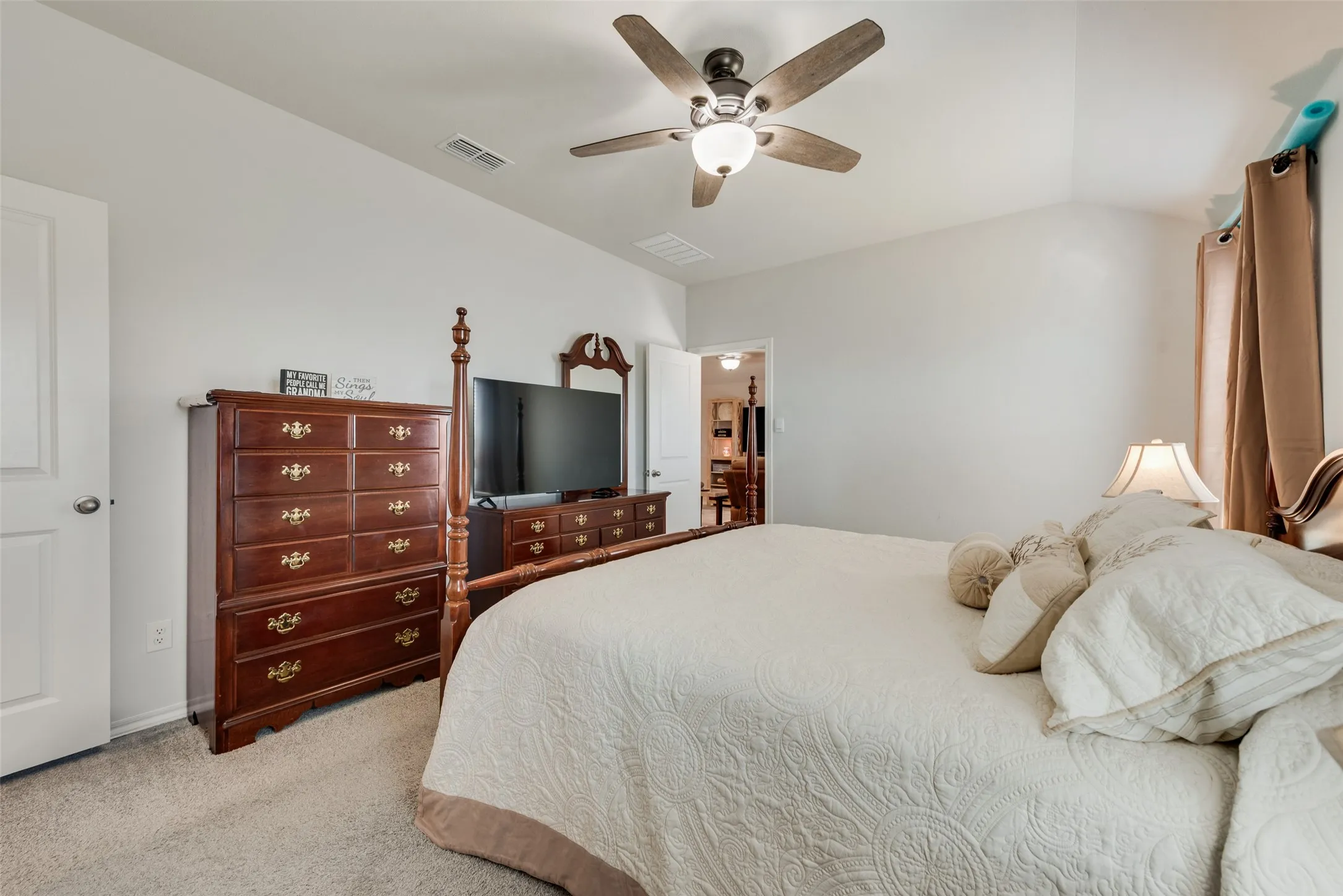 Single Family Residence For Sale in Denton County , 705 Whitecomb Lane, Justin, Texas 76247, 3 Bedroom, 2 Bathroom, 2 Garage spaces, 1,552 Sqft, built in 2023, mls#21393169, Real Estate Agent in Justin, Homes For Sale in Denton county, Homes For Sale in Justin, Realtor in Justin Texas, Real Estate Brokerage Independent Realty Texas, Luminita Cordes Realtor