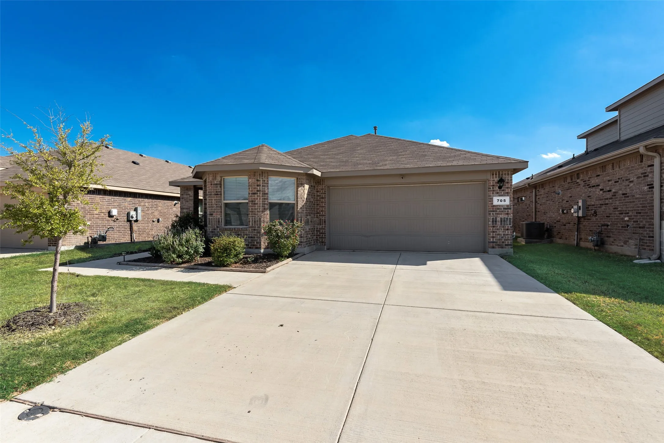 Single Family Residence For Sale in Denton County , 705 Whitecomb Lane, Justin, Texas 76247, 3 Bedroom, 2 Bathroom, 2 Garage spaces, 1,552 Sqft, built in 2023, mls#21393169, Real Estate Agent in Justin, Homes For Sale in Denton county, Homes For Sale in Justin, Realtor in Justin Texas, Real Estate Brokerage Independent Realty Texas, Luminita Cordes Realtor