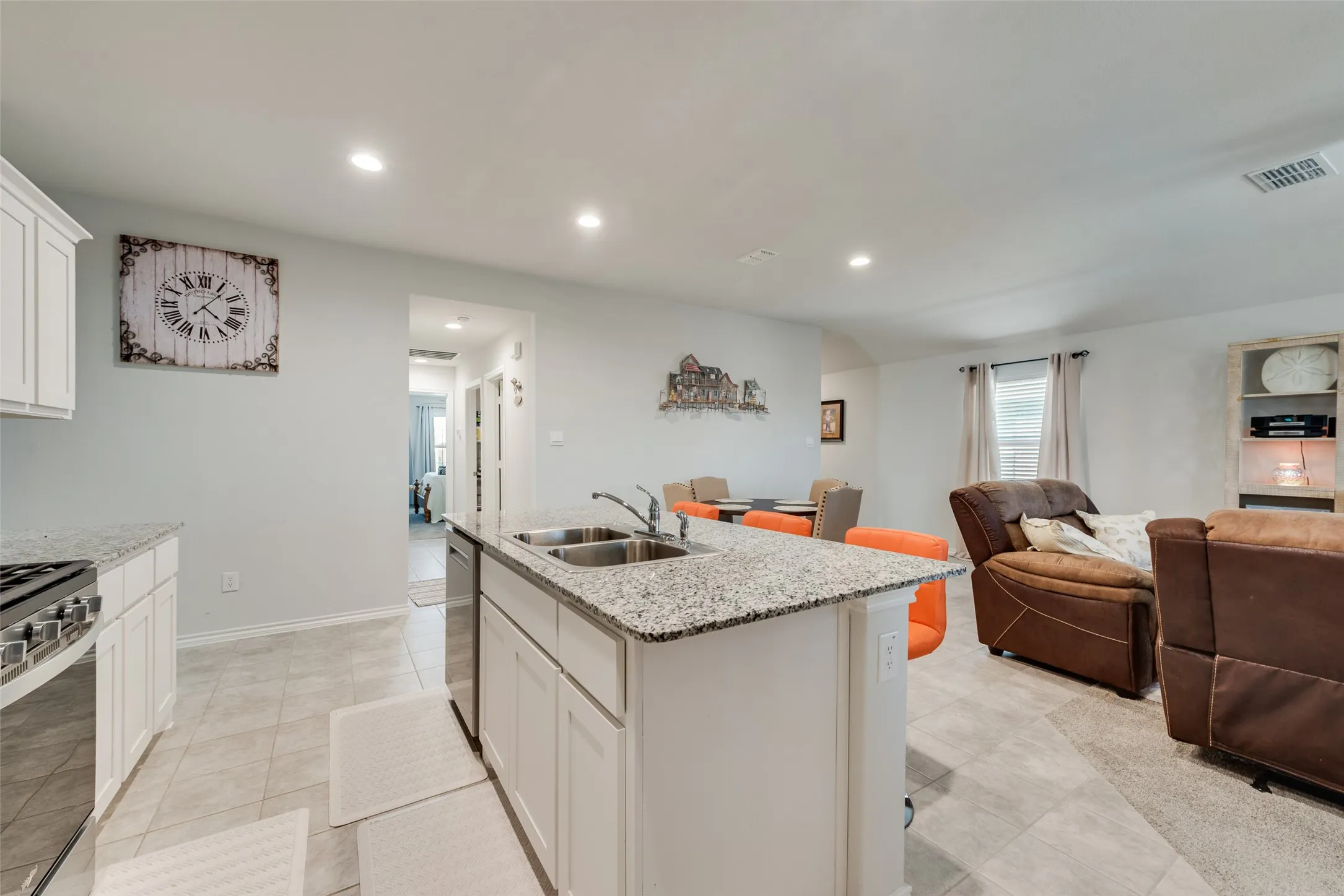 Single Family Residence For Sale in Denton County , 705 Whitecomb Lane, Justin, Texas 76247, 3 Bedroom, 2 Bathroom, 2 Garage spaces, 1,552 Sqft, built in 2023, mls#21393169, Real Estate Agent in Justin, Homes For Sale in Denton county, Homes For Sale in Justin, Realtor in Justin Texas, Real Estate Brokerage Independent Realty Texas, Luminita Cordes Realtor