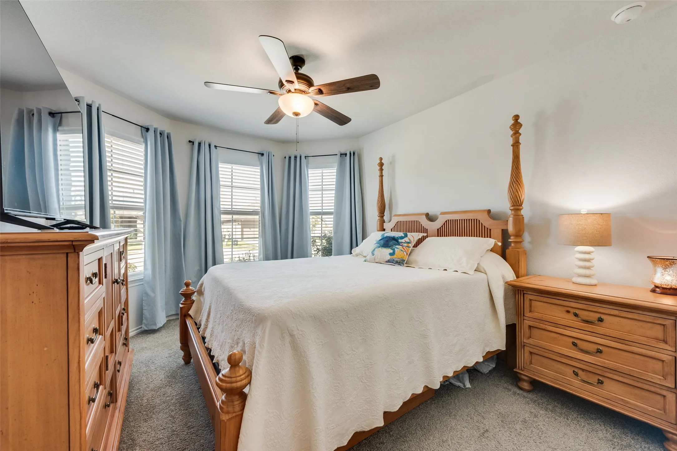Single Family Residence For Sale in Denton County , 705 Whitecomb Lane, Justin, Texas 76247, 3 Bedroom, 2 Bathroom, 2 Garage spaces, 1,552 Sqft, built in 2023, mls#21393169, Real Estate Agent in Justin, Homes For Sale in Denton county, Homes For Sale in Justin, Realtor in Justin Texas, Real Estate Brokerage Independent Realty Texas, Luminita Cordes Realtor