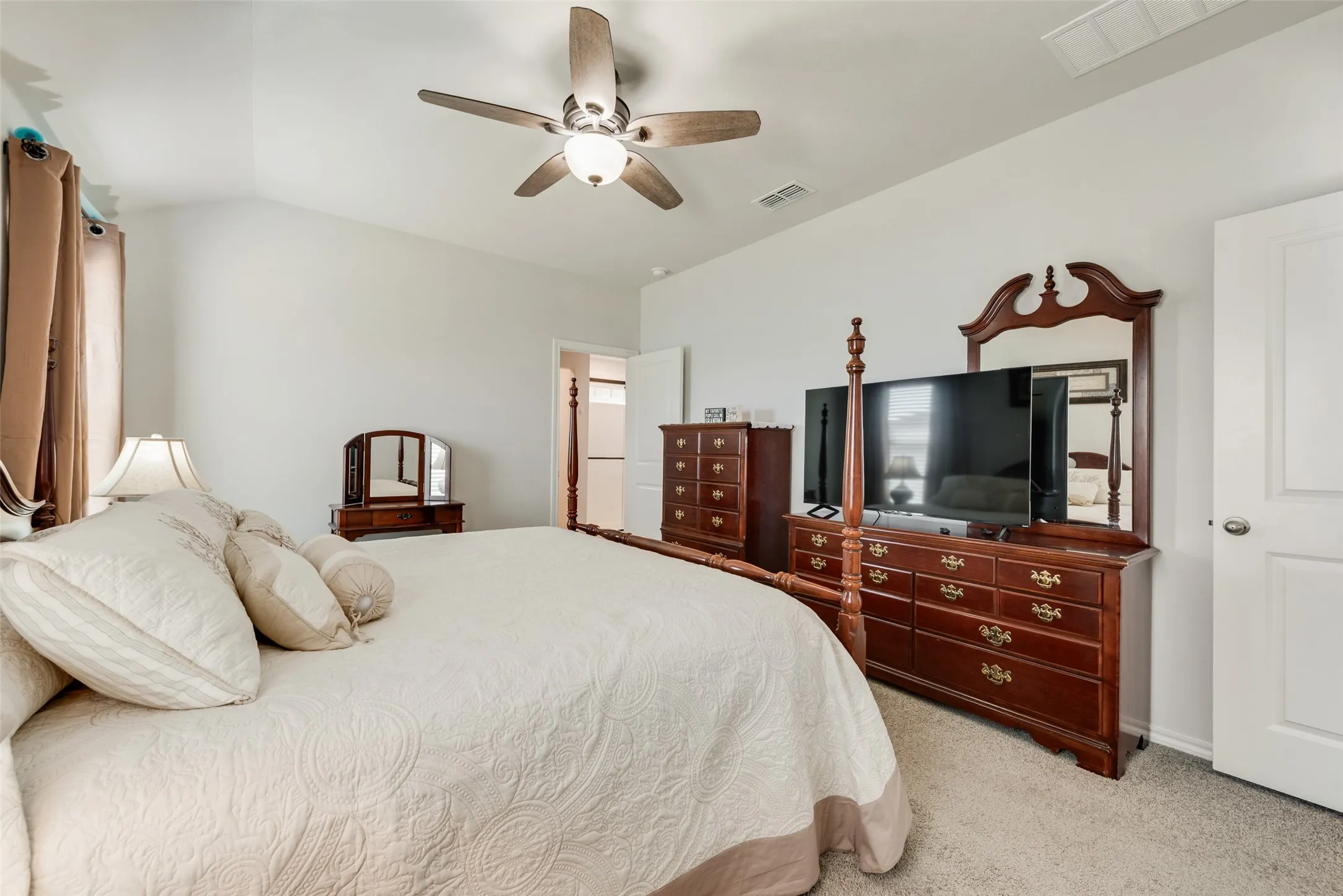 Single Family Residence For Sale in Denton County , 705 Whitecomb Lane, Justin, Texas 76247, 3 Bedroom, 2 Bathroom, 2 Garage spaces, 1,552 Sqft, built in 2023, mls#21393169, Real Estate Agent in Justin, Homes For Sale in Denton county, Homes For Sale in Justin, Realtor in Justin Texas, Real Estate Brokerage Independent Realty Texas, Luminita Cordes Realtor