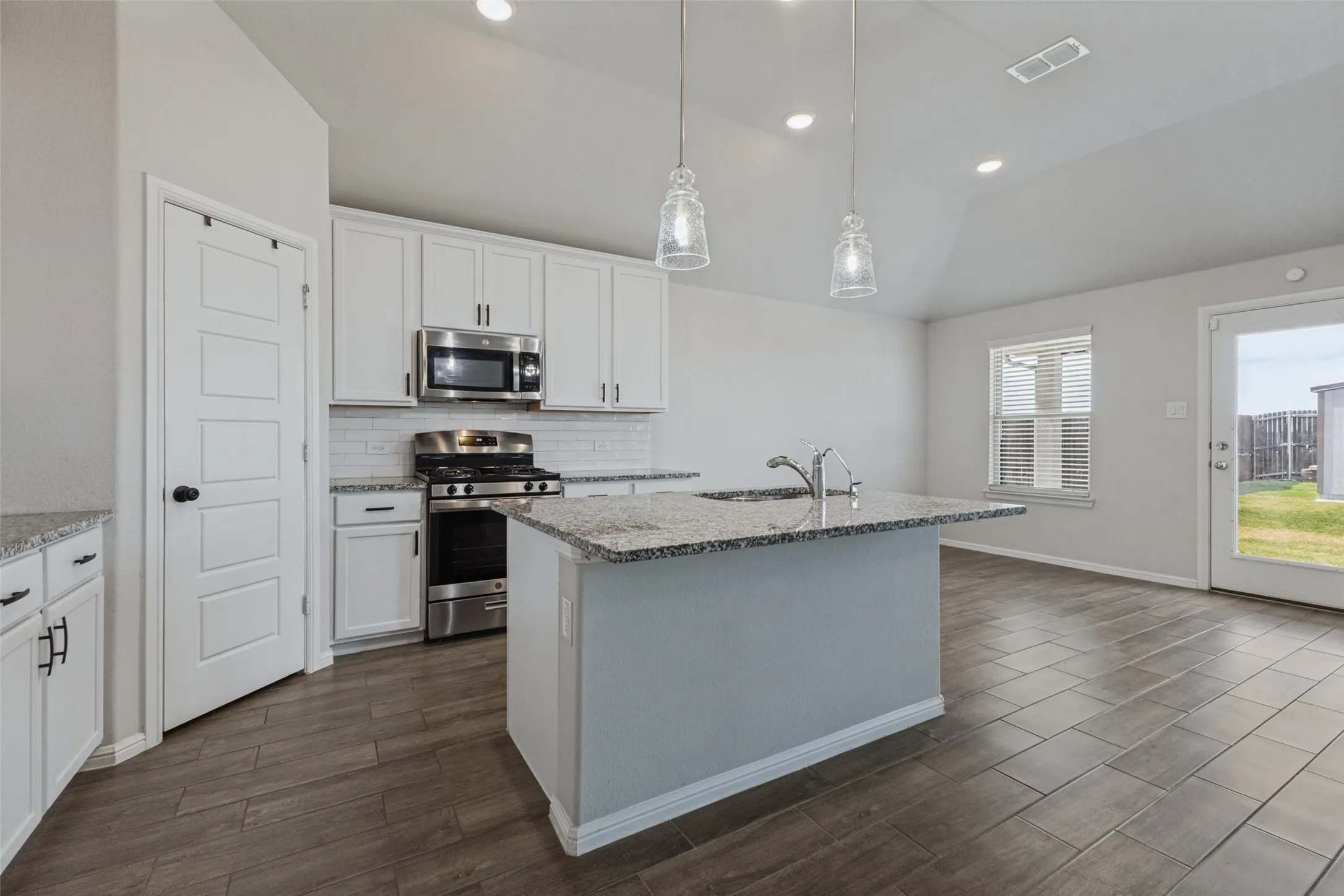 Single Family Residence For Rent in Hunt County , 5400 Agalinis Avenue, Royse City, Texas 75189, 3 Bedroom, 2 Bathroom, 2 Garage spaces, 1,586 Sqft, built in 2023, mls#21391426, Real Estate Agent in Royse City, Homes For Rent in Hunt county, Homes For Rent in Royse City, Realtor in Royse City Texas, Real Estate Brokerage Independent Realty Texas, Luminita Cordes Realtor