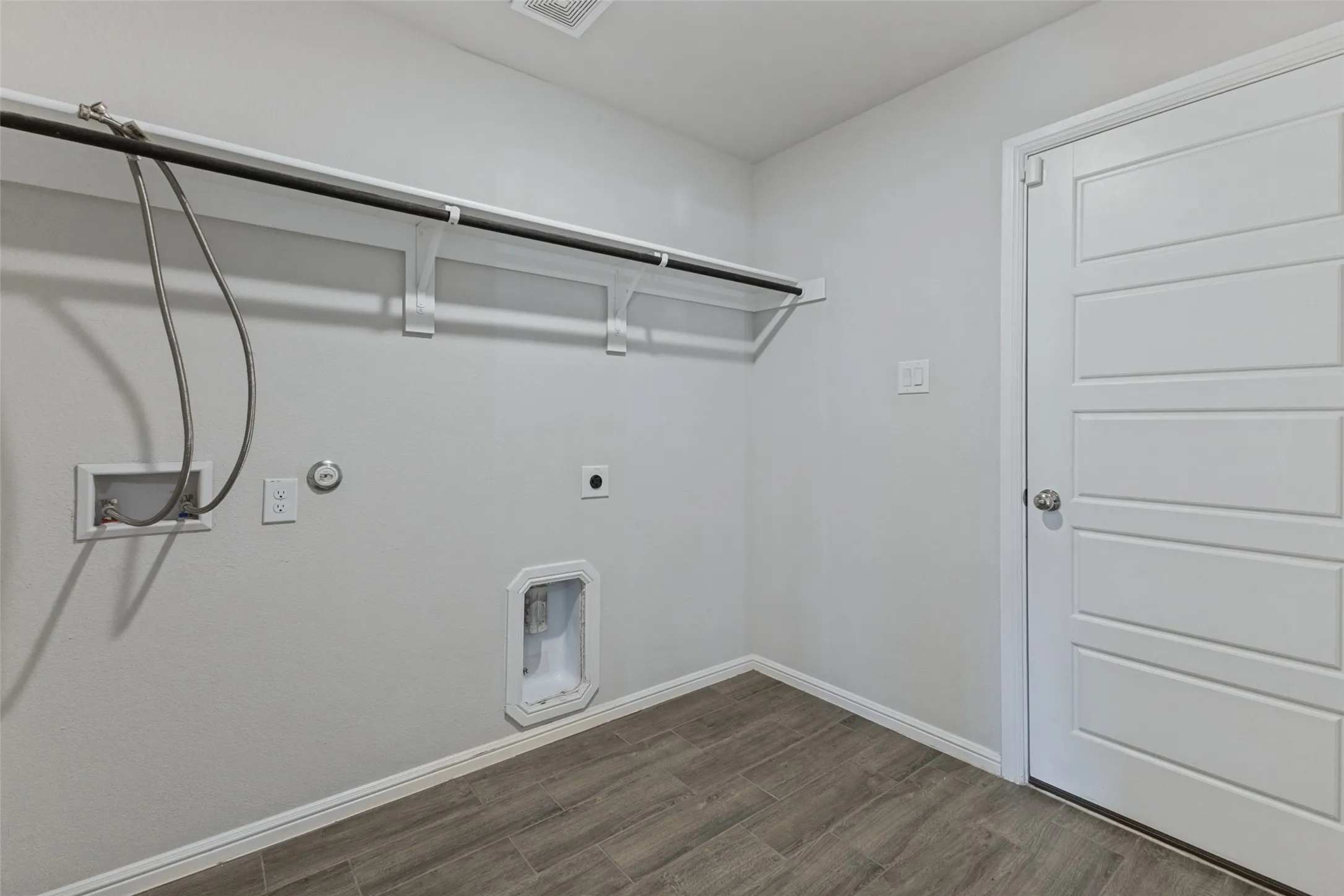 Single Family Residence For Rent in Hunt County , 5400 Agalinis Avenue, Royse City, Texas 75189, 3 Bedroom, 2 Bathroom, 2 Garage spaces, 1,586 Sqft, built in 2023, mls#21391426, Real Estate Agent in Royse City, Homes For Rent in Hunt county, Homes For Rent in Royse City, Realtor in Royse City Texas, Real Estate Brokerage Independent Realty Texas, Luminita Cordes Realtor