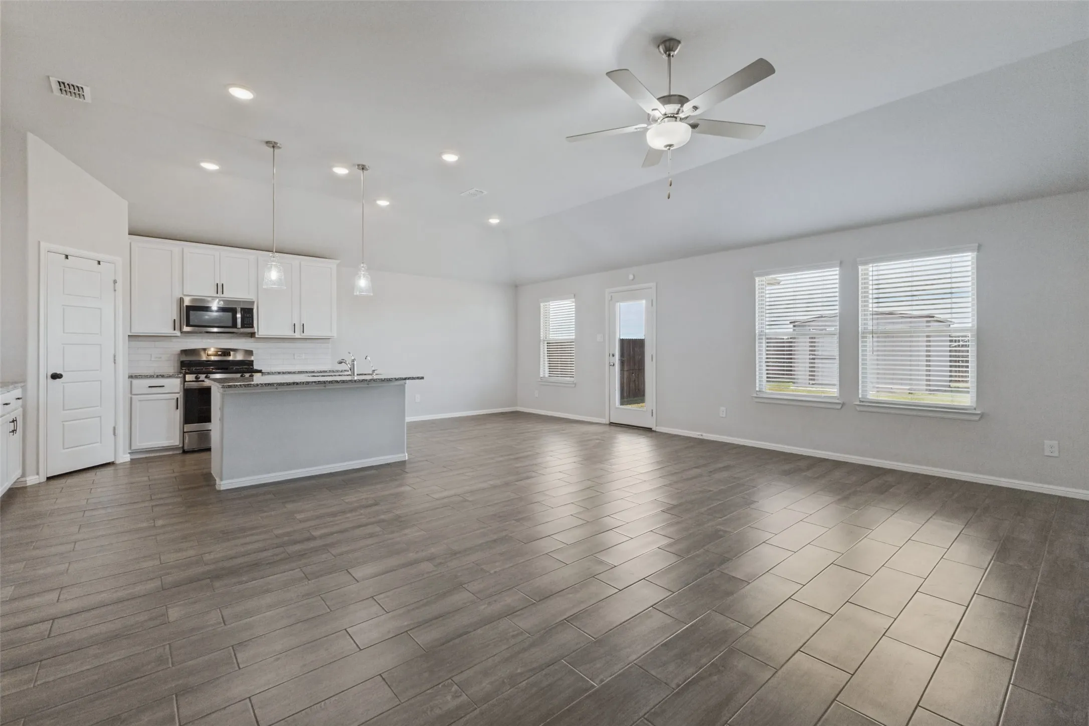 Single Family Residence For Rent in Hunt County , 5400 Agalinis Avenue, Royse City, Texas 75189, 3 Bedroom, 2 Bathroom, 2 Garage spaces, 1,586 Sqft, built in 2023, mls#21391426, Real Estate Agent in Royse City, Homes For Rent in Hunt county, Homes For Rent in Royse City, Realtor in Royse City Texas, Real Estate Brokerage Independent Realty Texas, Luminita Cordes Realtor