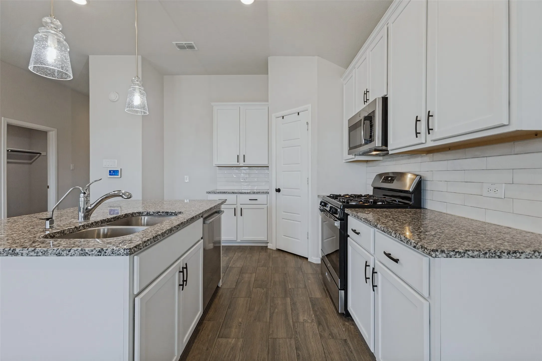 Single Family Residence For Rent in Hunt County , 5400 Agalinis Avenue, Royse City, Texas 75189, 3 Bedroom, 2 Bathroom, 2 Garage spaces, 1,586 Sqft, built in 2023, mls#21391426, Real Estate Agent in Royse City, Homes For Rent in Hunt county, Homes For Rent in Royse City, Realtor in Royse City Texas, Real Estate Brokerage Independent Realty Texas, Luminita Cordes Realtor