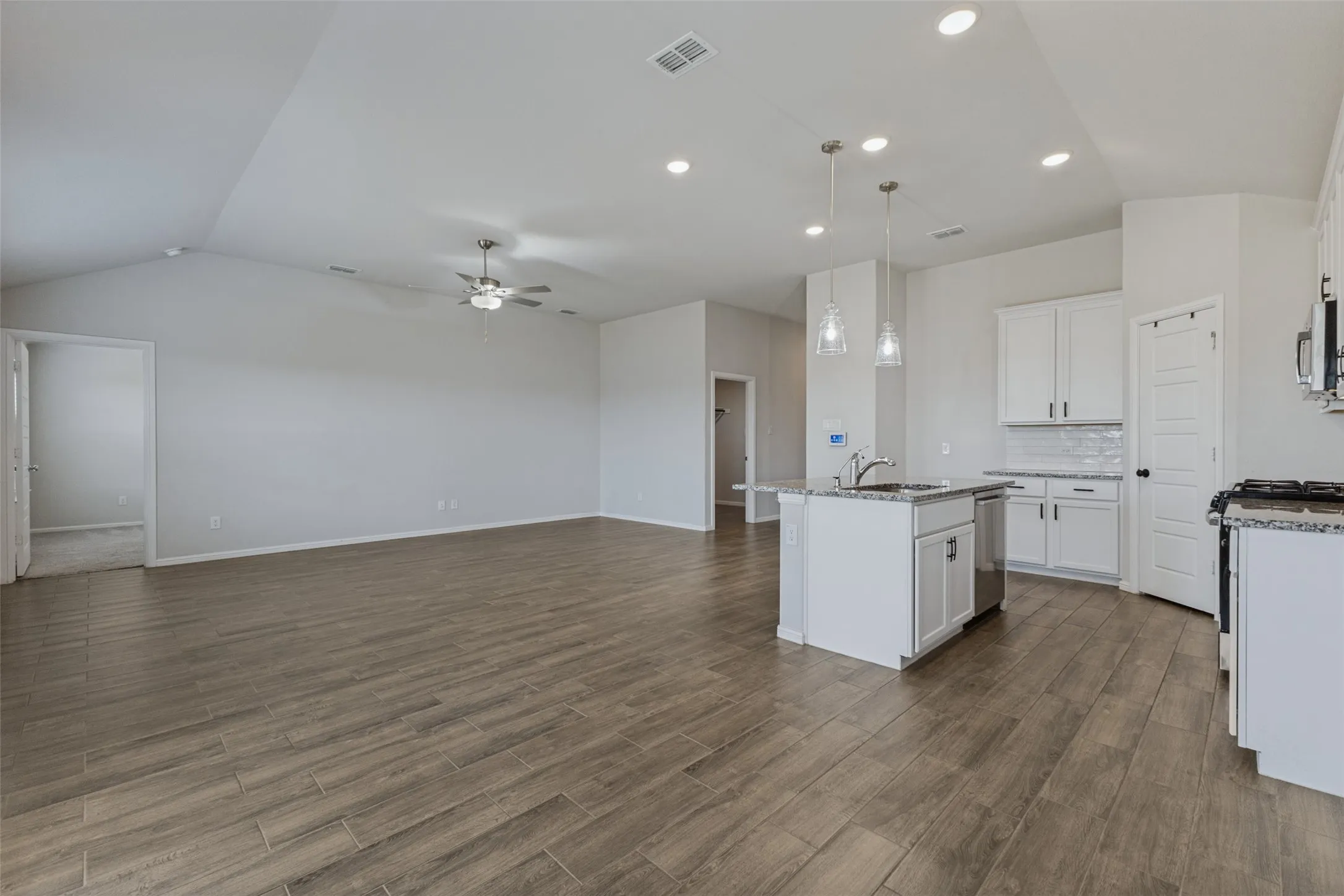 Single Family Residence For Rent in Hunt County , 5400 Agalinis Avenue, Royse City, Texas 75189, 3 Bedroom, 2 Bathroom, 2 Garage spaces, 1,586 Sqft, built in 2023, mls#21391426, Real Estate Agent in Royse City, Homes For Rent in Hunt county, Homes For Rent in Royse City, Realtor in Royse City Texas, Real Estate Brokerage Independent Realty Texas, Luminita Cordes Realtor