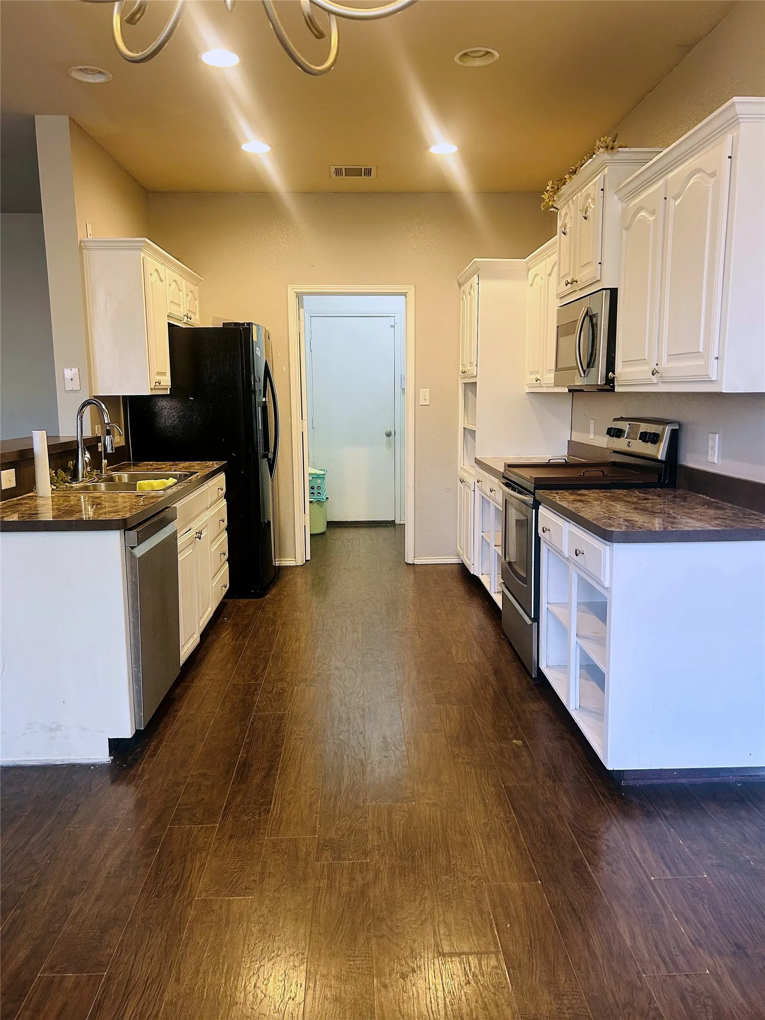 Single Family Residence For Sale in Tarrant County , 908 John Kennedy Drive, Saginaw, Texas 76179, 4 Bedroom, 3 Bathroom, 2 Garage spaces, 2,266 Sqft, built in 2010, mls#21368562, Real Estate Agent in Saginaw, Homes For Sale in Tarrant county, Homes For Sale in Saginaw, Realtor in Saginaw Texas, Real Estate Brokerage Independent Realty Texas, Luminita Cordes Realtor