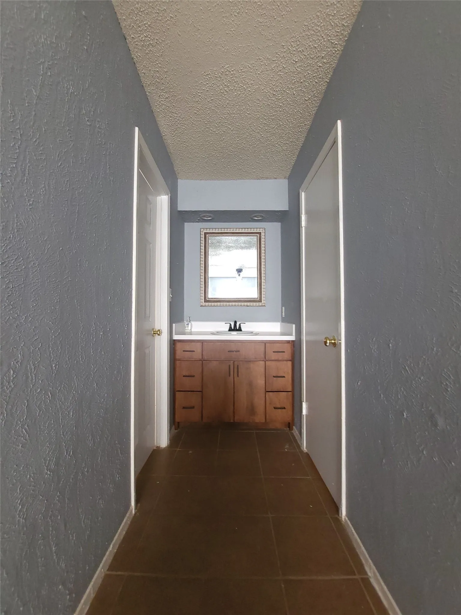 Duplex For Rent in Dallas County , 305 Trinidad Drive, Grand Prairie, Texas 75052, 2 Bedroom, 1 Bathroom, Garage spaces, 1,210 Sqft, built in 1973, mls#21395127, Real Estate Agent in Grand Prairie, Homes For Rent in Dallas county, Homes For Rent in Grand Prairie, Realtor in Grand Prairie Texas, Real Estate Brokerage Independent Realty Texas, Luminita Cordes Realtor