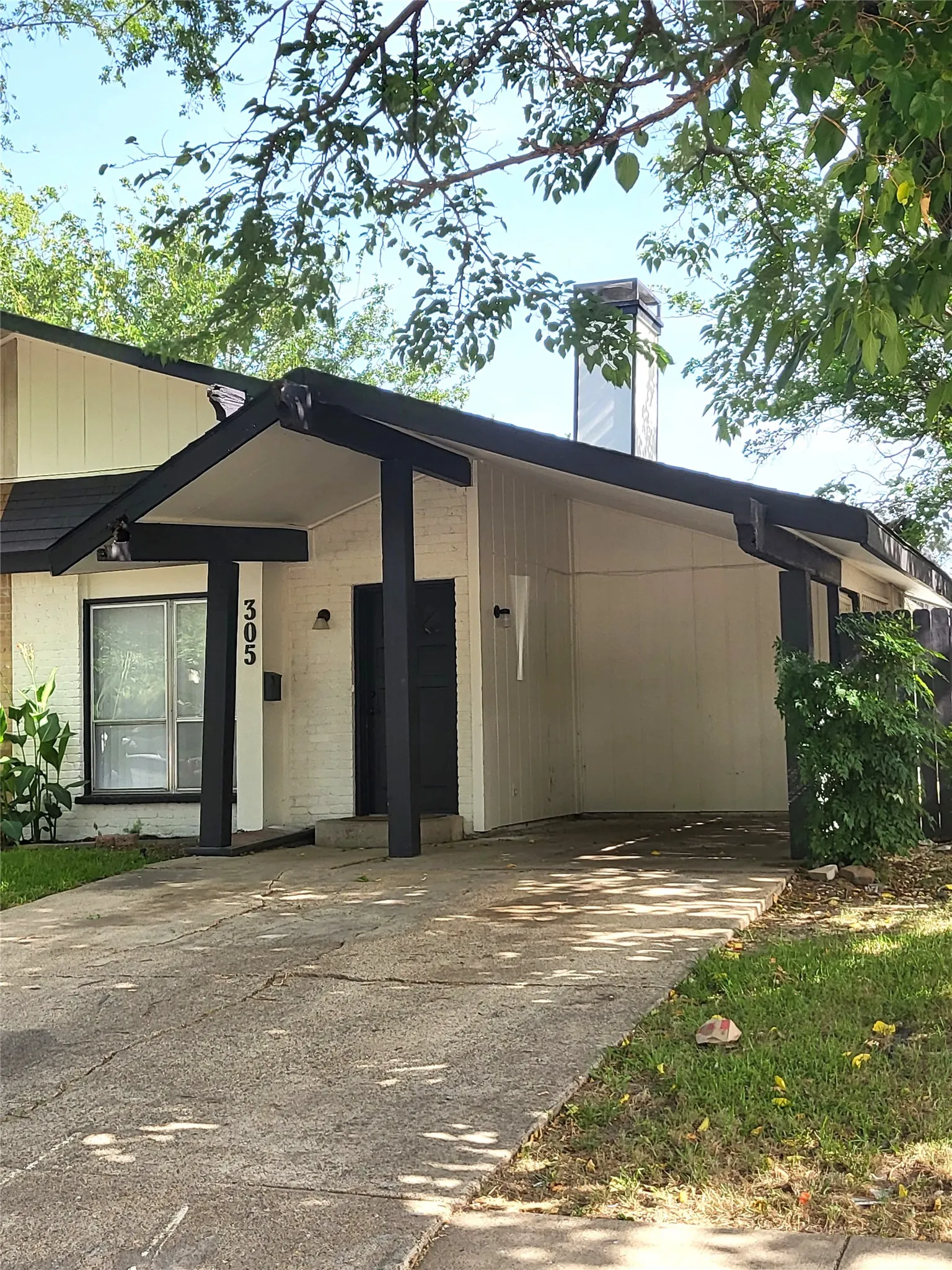 Duplex For Rent in Dallas County , 305 Trinidad Drive, Grand Prairie, Texas 75052, 2 Bedroom, 1 Bathroom, Garage spaces, 1,210 Sqft, built in 1973, mls#21395127, Real Estate Agent in Grand Prairie, Homes For Rent in Dallas county, Homes For Rent in Grand Prairie, Realtor in Grand Prairie Texas, Real Estate Brokerage Independent Realty Texas, Luminita Cordes Realtor