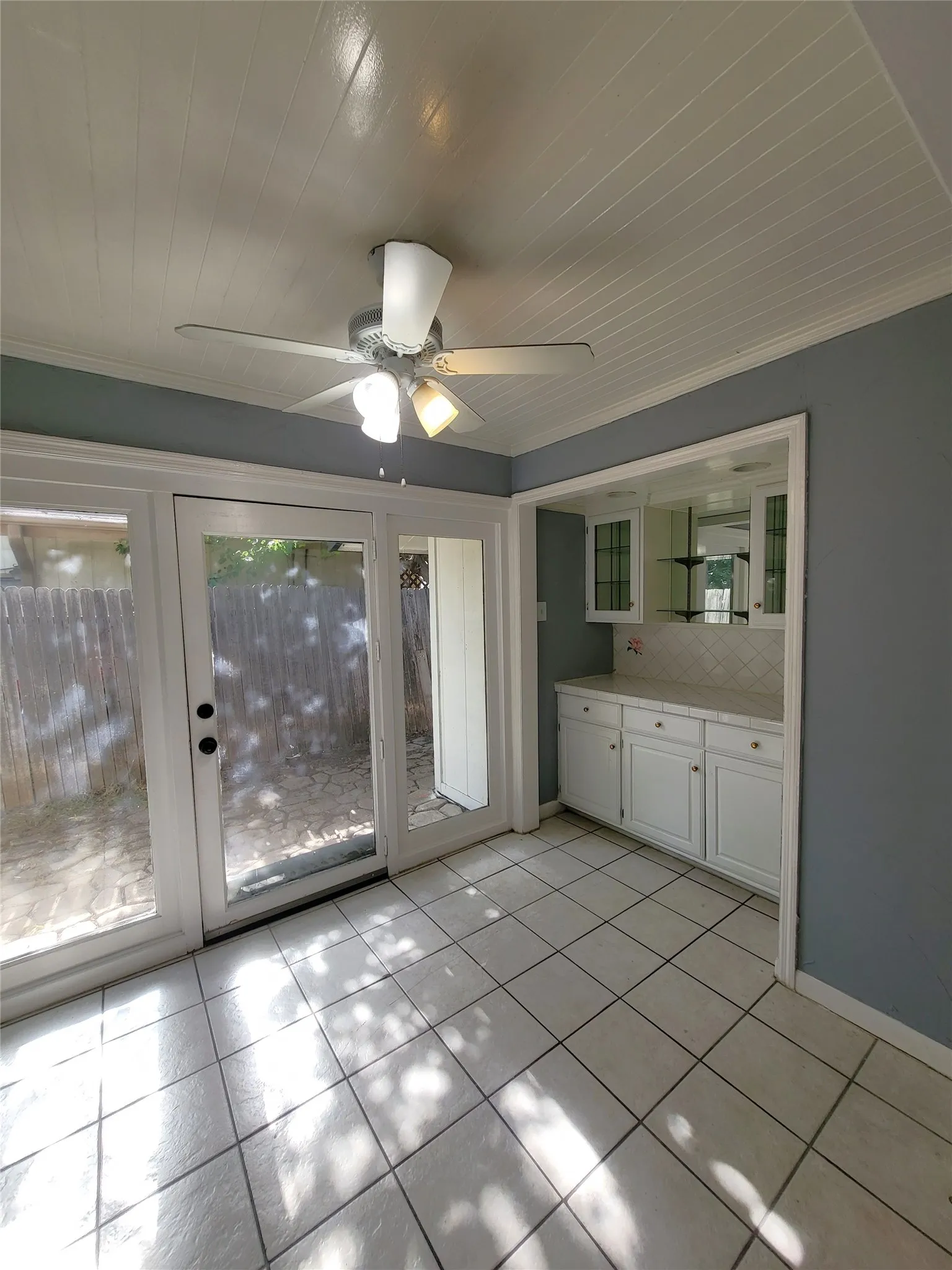 Duplex For Rent in Dallas County , 305 Trinidad Drive, Grand Prairie, Texas 75052, 2 Bedroom, 1 Bathroom, Garage spaces, 1,210 Sqft, built in 1973, mls#21395127, Real Estate Agent in Grand Prairie, Homes For Rent in Dallas county, Homes For Rent in Grand Prairie, Realtor in Grand Prairie Texas, Real Estate Brokerage Independent Realty Texas, Luminita Cordes Realtor