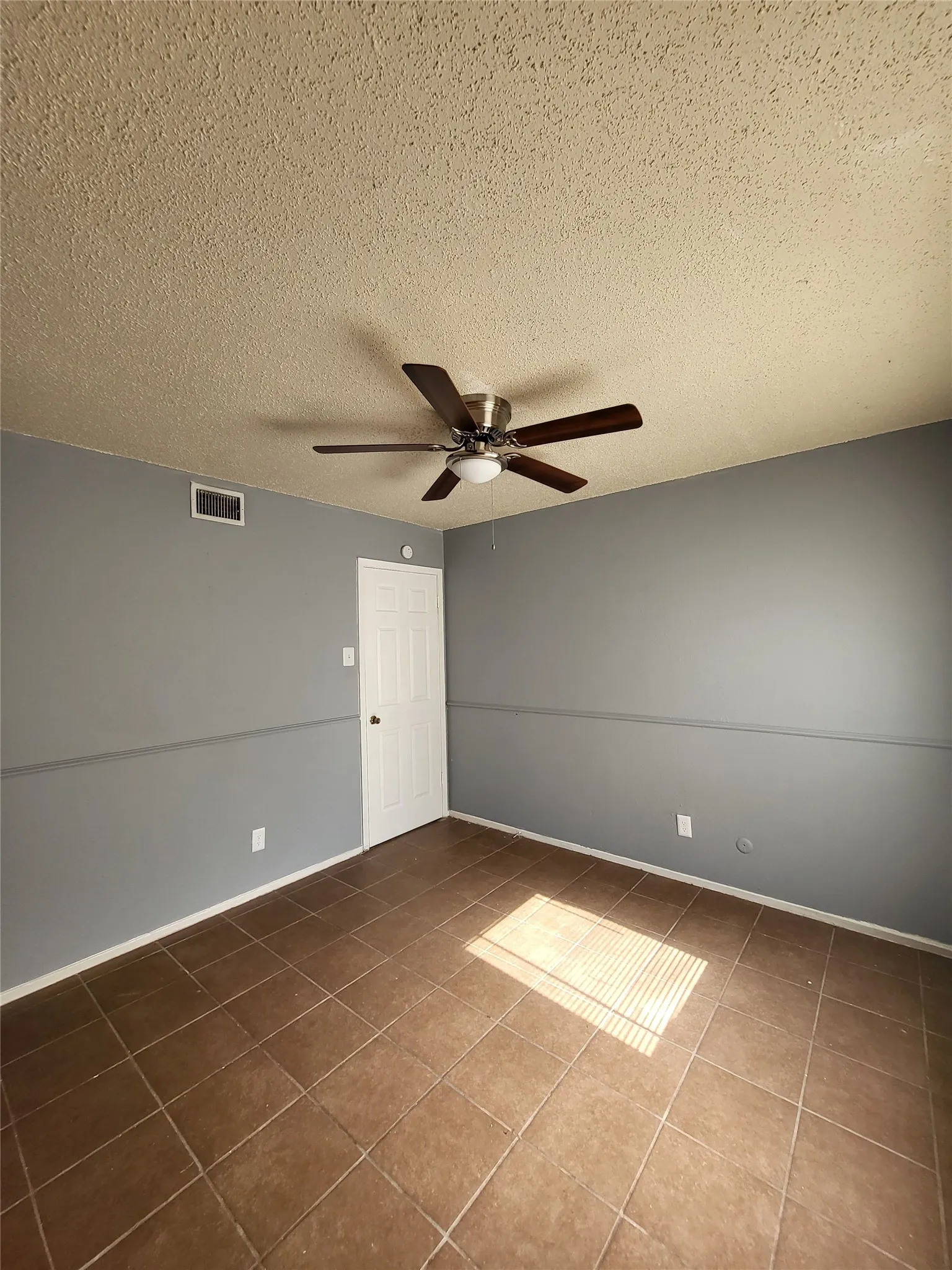 Duplex For Rent in Dallas County , 305 Trinidad Drive, Grand Prairie, Texas 75052, 2 Bedroom, 1 Bathroom, Garage spaces, 1,210 Sqft, built in 1973, mls#21395127, Real Estate Agent in Grand Prairie, Homes For Rent in Dallas county, Homes For Rent in Grand Prairie, Realtor in Grand Prairie Texas, Real Estate Brokerage Independent Realty Texas, Luminita Cordes Realtor