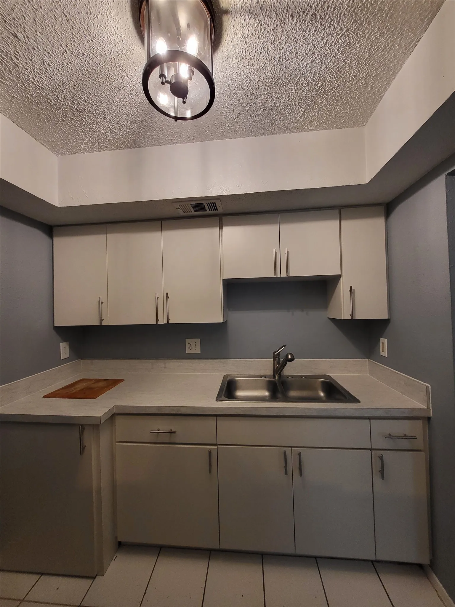 Duplex For Rent in Dallas County , 305 Trinidad Drive, Grand Prairie, Texas 75052, 2 Bedroom, 1 Bathroom, Garage spaces, 1,210 Sqft, built in 1973, mls#21395127, Real Estate Agent in Grand Prairie, Homes For Rent in Dallas county, Homes For Rent in Grand Prairie, Realtor in Grand Prairie Texas, Real Estate Brokerage Independent Realty Texas, Luminita Cordes Realtor