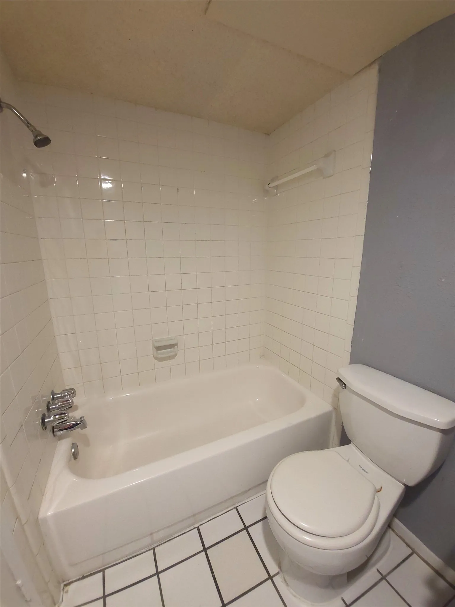 Duplex For Rent in Dallas County , 305 Trinidad Drive, Grand Prairie, Texas 75052, 2 Bedroom, 1 Bathroom, Garage spaces, 1,210 Sqft, built in 1973, mls#21395127, Real Estate Agent in Grand Prairie, Homes For Rent in Dallas county, Homes For Rent in Grand Prairie, Realtor in Grand Prairie Texas, Real Estate Brokerage Independent Realty Texas, Luminita Cordes Realtor