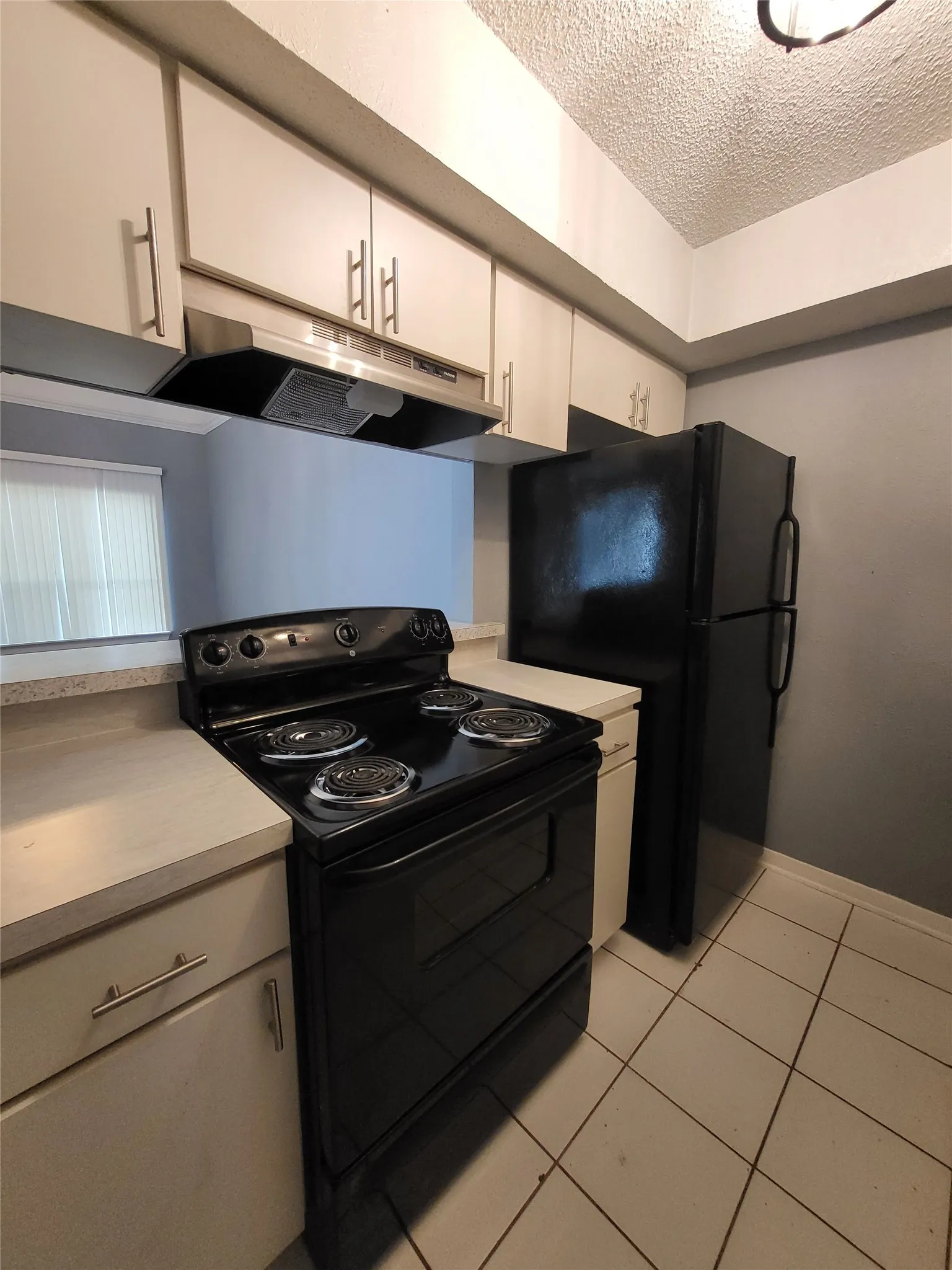 Duplex For Rent in Dallas County , 305 Trinidad Drive, Grand Prairie, Texas 75052, 2 Bedroom, 1 Bathroom, Garage spaces, 1,210 Sqft, built in 1973, mls#21395127, Real Estate Agent in Grand Prairie, Homes For Rent in Dallas county, Homes For Rent in Grand Prairie, Realtor in Grand Prairie Texas, Real Estate Brokerage Independent Realty Texas, Luminita Cordes Realtor