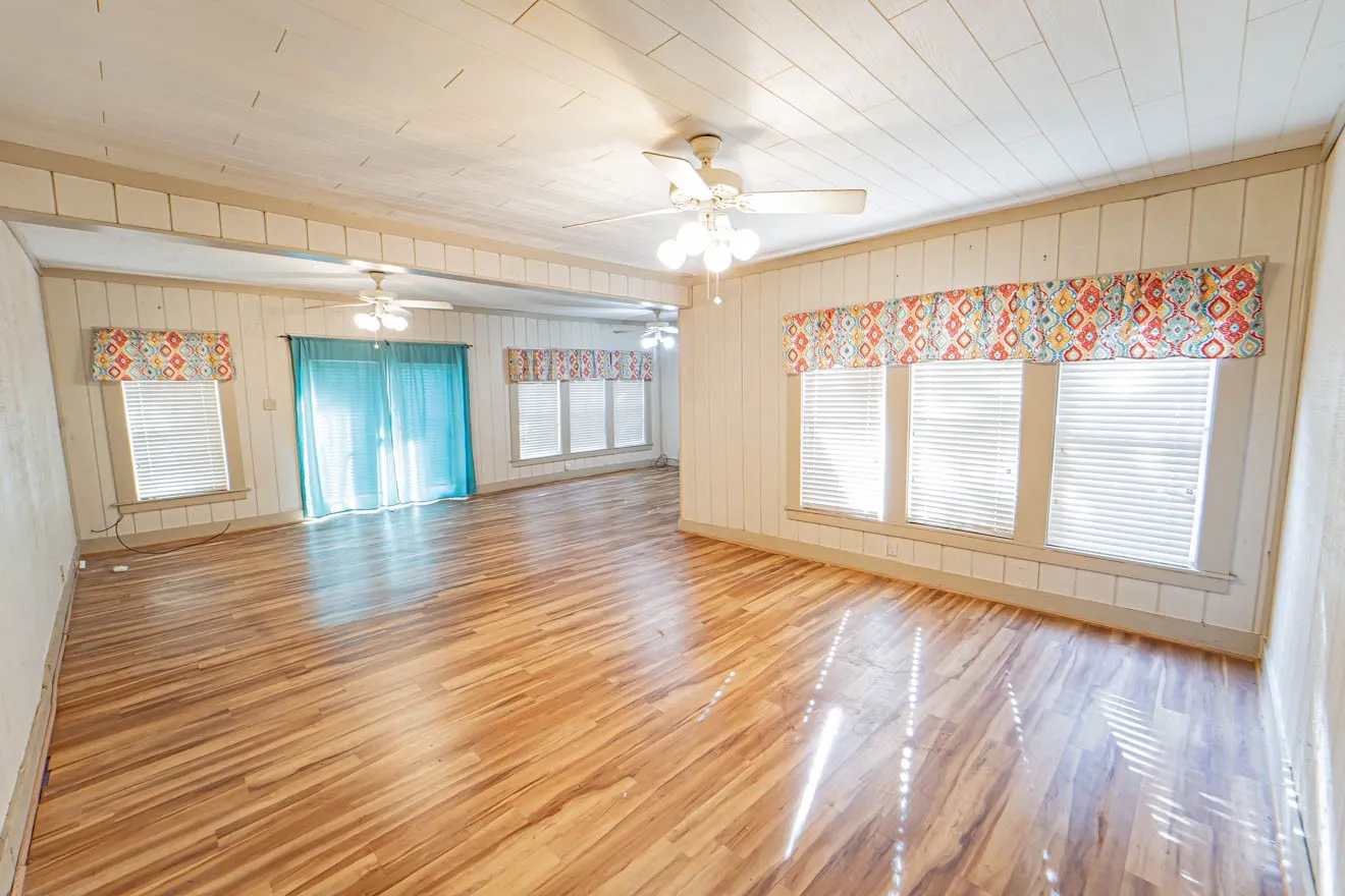 Single Family Residence For Sale in Stephens County , 901 W Hullum Street, Breckenridge, Texas 76424, 4 Bedroom, 2 Bathroom, 1 Garage spaces, 2,456 Sqft, built in 1992, mls#21393104, Real Estate Agent in Breckenridge, Homes For Sale in Stephens county, Homes For Sale in Breckenridge, Realtor in Breckenridge Texas, Real Estate Brokerage Independent Realty Texas, Luminita Cordes Realtor