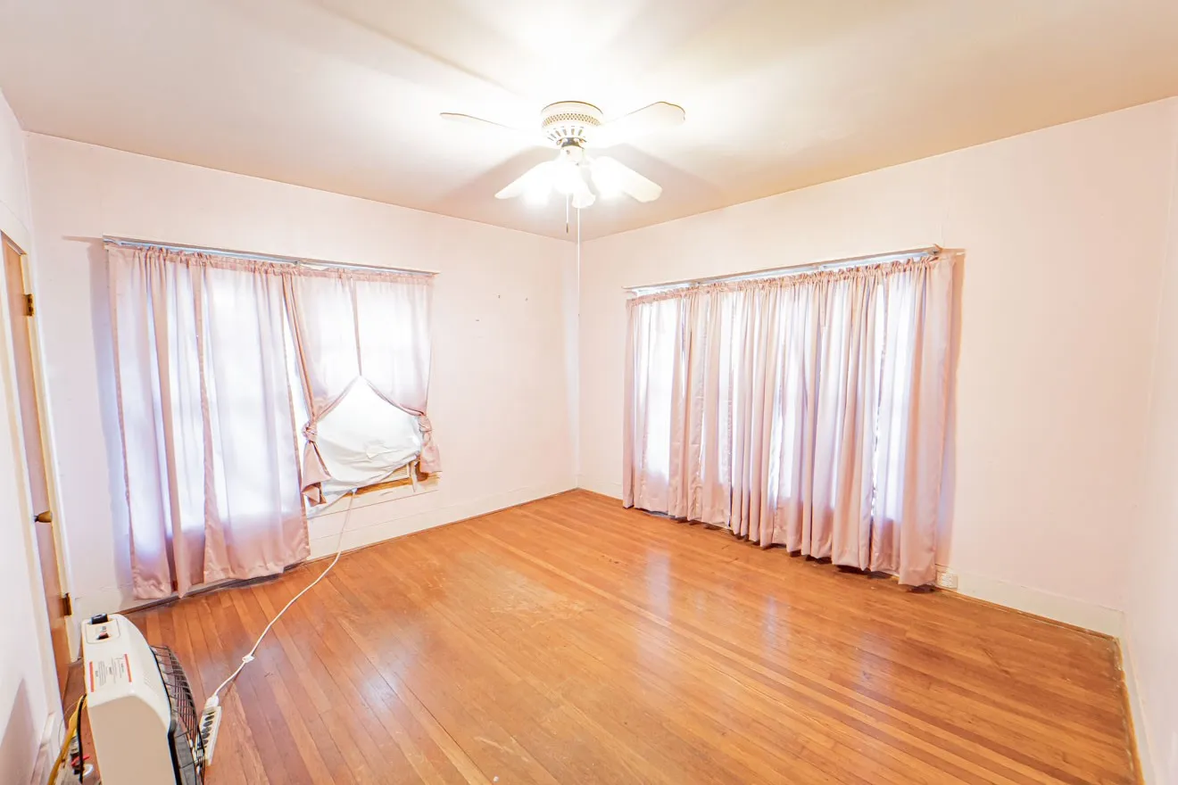 Single Family Residence For Sale in Stephens County , 901 W Hullum Street, Breckenridge, Texas 76424, 4 Bedroom, 2 Bathroom, 1 Garage spaces, 2,456 Sqft, built in 1992, mls#21393104, Real Estate Agent in Breckenridge, Homes For Sale in Stephens county, Homes For Sale in Breckenridge, Realtor in Breckenridge Texas, Real Estate Brokerage Independent Realty Texas, Luminita Cordes Realtor