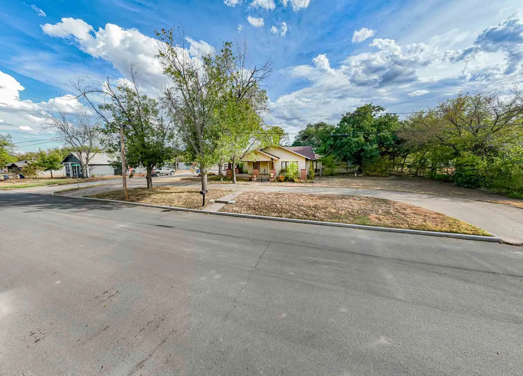 Single Family Residence For Sale in Stephens County , 901 W Hullum Street, Breckenridge, Texas 76424, 4 Bedroom, 2 Bathroom, 1 Garage spaces, 2,456 Sqft, built in 1992, mls#21393104, Real Estate Agent in Breckenridge, Homes For Sale in Stephens county, Homes For Sale in Breckenridge, Realtor in Breckenridge Texas, Real Estate Brokerage Independent Realty Texas, Luminita Cordes Realtor