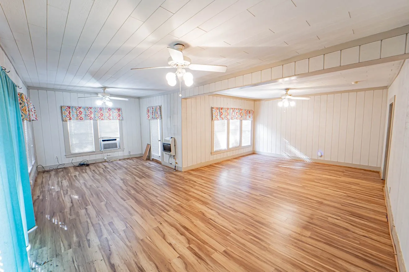 Single Family Residence For Sale in Stephens County , 901 W Hullum Street, Breckenridge, Texas 76424, 4 Bedroom, 2 Bathroom, 1 Garage spaces, 2,456 Sqft, built in 1992, mls#21393104, Real Estate Agent in Breckenridge, Homes For Sale in Stephens county, Homes For Sale in Breckenridge, Realtor in Breckenridge Texas, Real Estate Brokerage Independent Realty Texas, Luminita Cordes Realtor