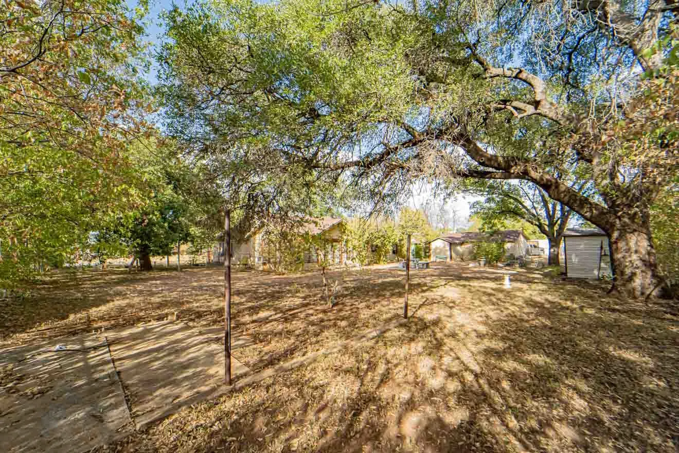 Single Family Residence For Sale in Stephens County , 901 W Hullum Street, Breckenridge, Texas 76424, 4 Bedroom, 2 Bathroom, 1 Garage spaces, 2,456 Sqft, built in 1992, mls#21393104, Real Estate Agent in Breckenridge, Homes For Sale in Stephens county, Homes For Sale in Breckenridge, Realtor in Breckenridge Texas, Real Estate Brokerage Independent Realty Texas, Luminita Cordes Realtor