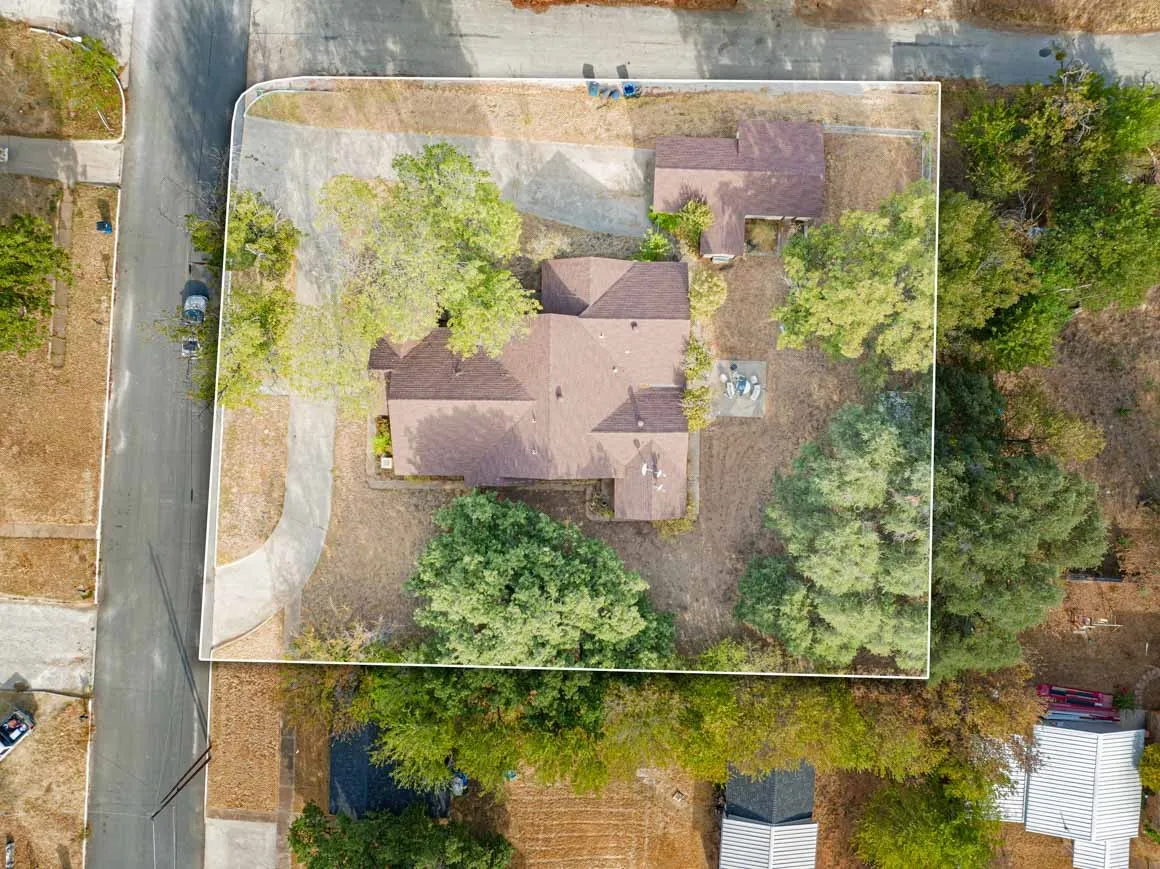 Single Family Residence For Sale in Stephens County , 901 W Hullum Street, Breckenridge, Texas 76424, 4 Bedroom, 2 Bathroom, 1 Garage spaces, 2,456 Sqft, built in 1992, mls#21393104, Real Estate Agent in Breckenridge, Homes For Sale in Stephens county, Homes For Sale in Breckenridge, Realtor in Breckenridge Texas, Real Estate Brokerage Independent Realty Texas, Luminita Cordes Realtor