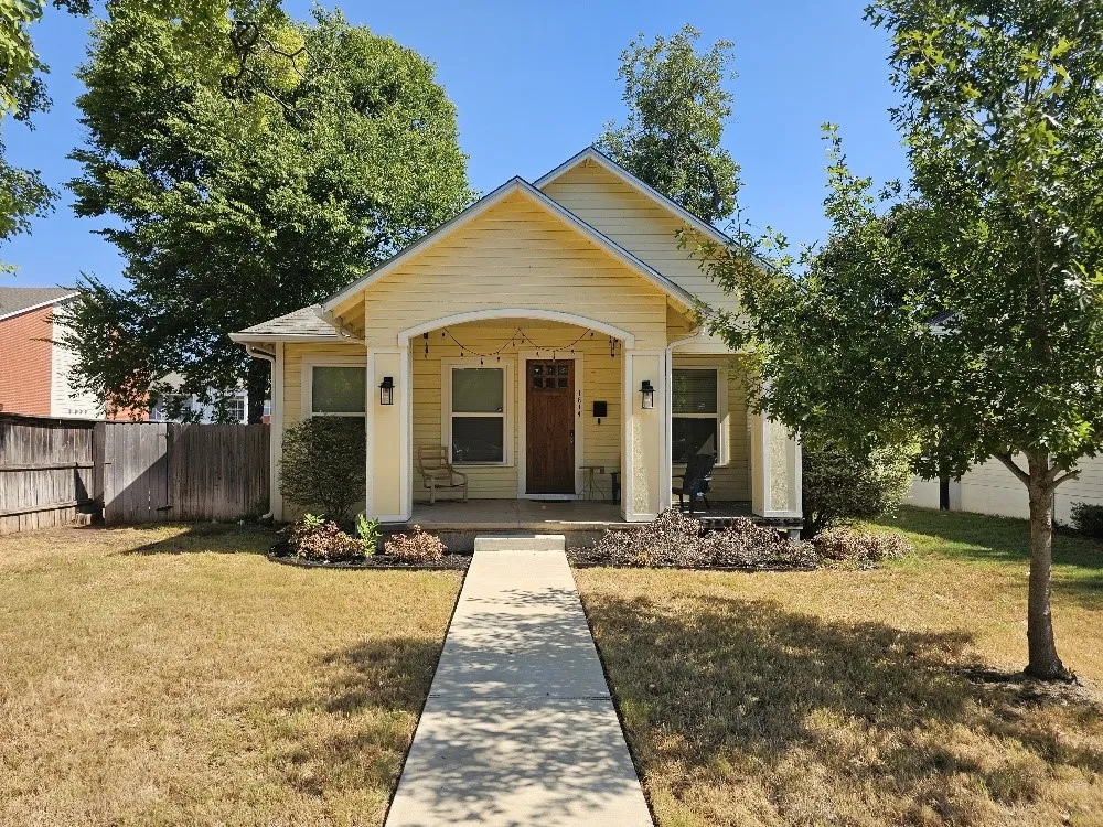 Single Family Residence For Sale in Mc Lennan County , 1814 S 5th Street, Waco, Texas 76706, 4 Bedroom, 5 Bathroom, Garage spaces, 1,842 Sqft, built in 1915, mls#21394987, Real Estate Agent in Waco, Homes For Sale in Mc Lennan county, Homes For Sale in Waco, Realtor in Waco Texas, Real Estate Brokerage Independent Realty Texas, Luminita Cordes Realtor