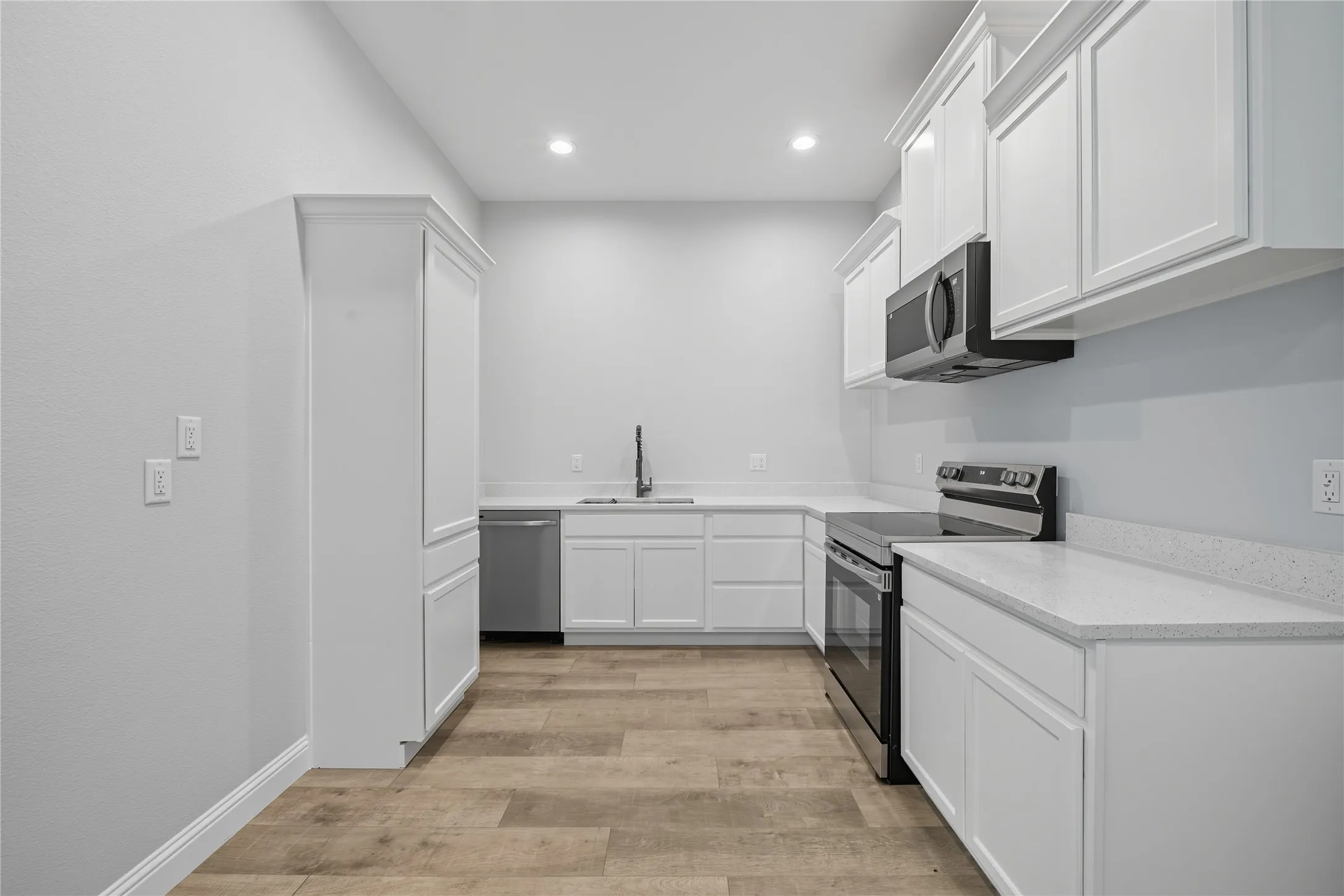 Single Family Residence For Rent in Tarrant County , 914 E Tucker Street, Fort Worth, Texas 76104, 2 Bedroom, 2 Bathroom, Garage spaces, 1,219 Sqft, built in 2025, mls#21395143, Real Estate Agent in Fort Worth, Homes For Rent in Tarrant county, Homes For Rent in Fort Worth, Realtor in Fort Worth Texas, Real Estate Brokerage Independent Realty Texas, Luminita Cordes Realtor