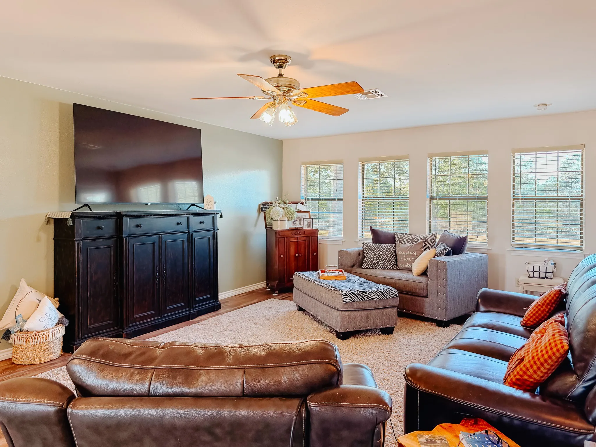 Single Family Residence For Sale in Navarro County , 14082 County Road 3140, Kerens, Texas 75144, 3 Bedroom, 2 Bathroom, 2 Garage spaces, 1,753 Sqft, built in 1999, mls#21394731, Real Estate Agent in Kerens, Homes For Sale in Navarro county, Homes For Sale in Kerens, Realtor in Kerens Texas, Real Estate Brokerage Independent Realty Texas, Luminita Cordes Realtor