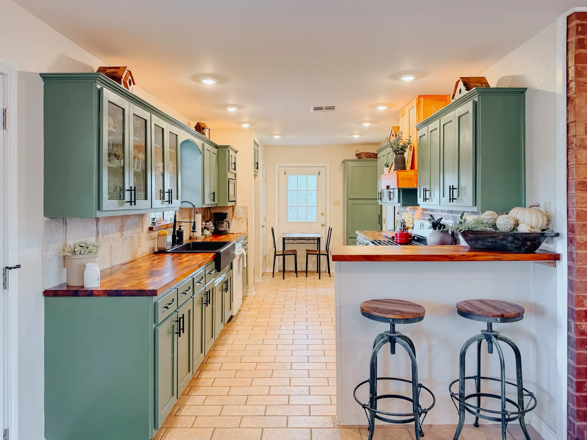 Single Family Residence For Sale in Navarro County , 14082 County Road 3140, Kerens, Texas 75144, 3 Bedroom, 2 Bathroom, 2 Garage spaces, 1,753 Sqft, built in 1999, mls#21394731, Real Estate Agent in Kerens, Homes For Sale in Navarro county, Homes For Sale in Kerens, Realtor in Kerens Texas, Real Estate Brokerage Independent Realty Texas, Luminita Cordes Realtor