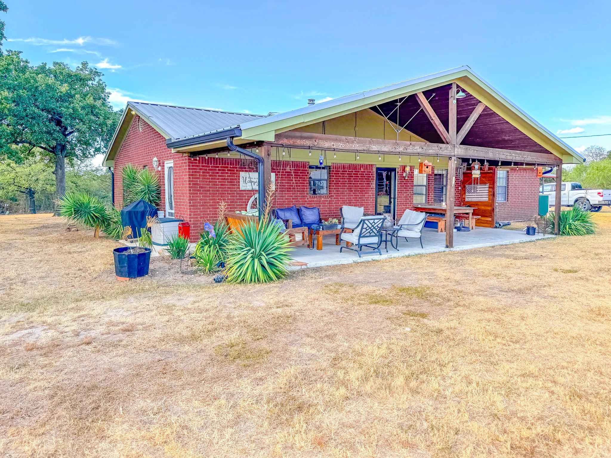Single Family Residence For Sale in Navarro County , 14082 County Road 3140, Kerens, Texas 75144, 3 Bedroom, 2 Bathroom, 2 Garage spaces, 1,753 Sqft, built in 1999, mls#21394731, Real Estate Agent in Kerens, Homes For Sale in Navarro county, Homes For Sale in Kerens, Realtor in Kerens Texas, Real Estate Brokerage Independent Realty Texas, Luminita Cordes Realtor