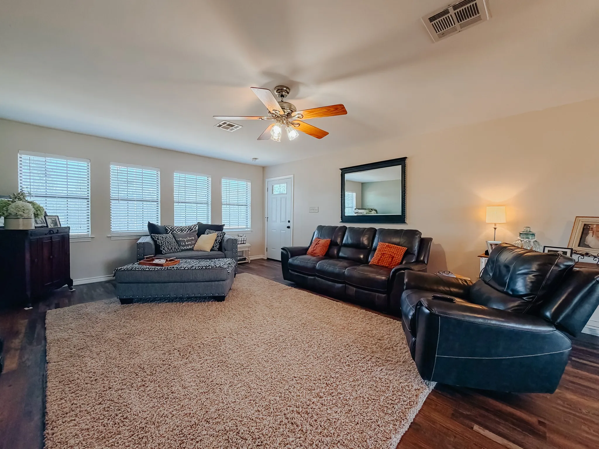Single Family Residence For Sale in Navarro County , 14082 County Road 3140, Kerens, Texas 75144, 3 Bedroom, 2 Bathroom, 2 Garage spaces, 1,753 Sqft, built in 1999, mls#21394731, Real Estate Agent in Kerens, Homes For Sale in Navarro county, Homes For Sale in Kerens, Realtor in Kerens Texas, Real Estate Brokerage Independent Realty Texas, Luminita Cordes Realtor
