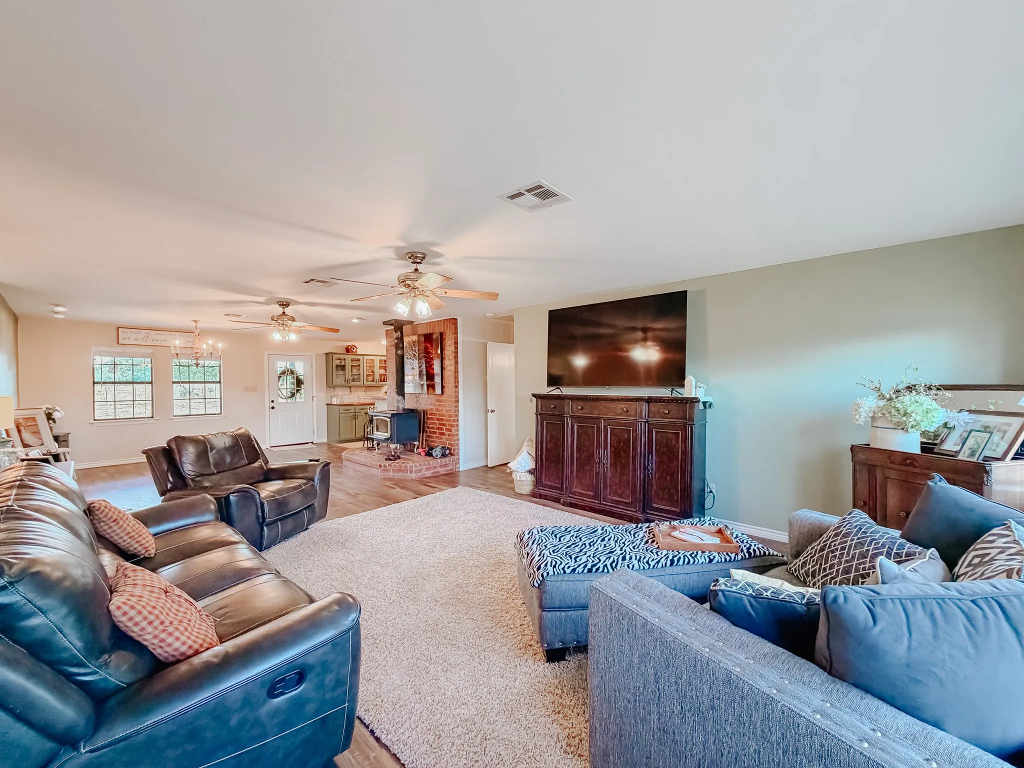 Single Family Residence For Sale in Navarro County , 14082 County Road 3140, Kerens, Texas 75144, 3 Bedroom, 2 Bathroom, 2 Garage spaces, 1,753 Sqft, built in 1999, mls#21394731, Real Estate Agent in Kerens, Homes For Sale in Navarro county, Homes For Sale in Kerens, Realtor in Kerens Texas, Real Estate Brokerage Independent Realty Texas, Luminita Cordes Realtor