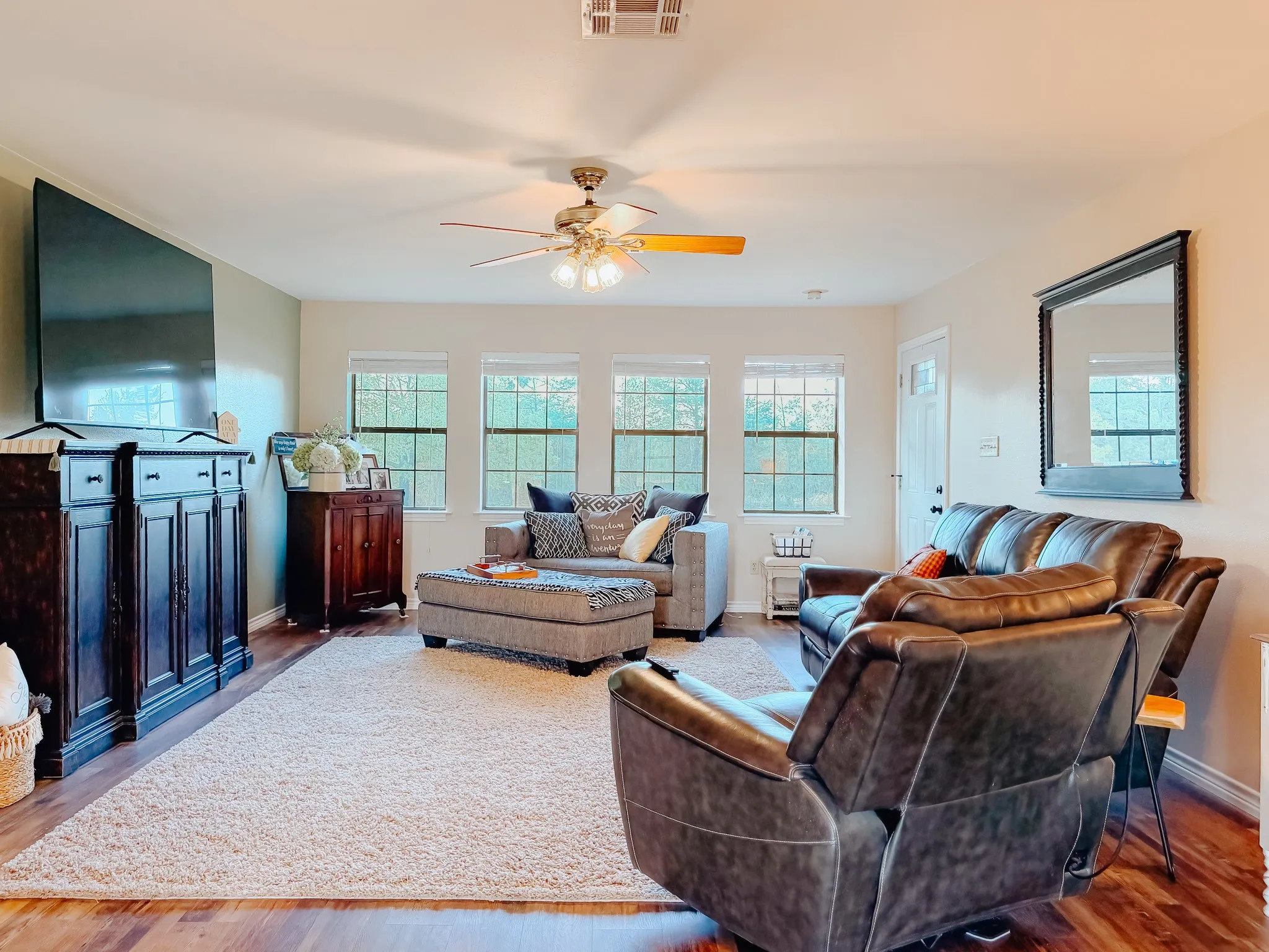 Single Family Residence For Sale in Navarro County , 14082 County Road 3140, Kerens, Texas 75144, 3 Bedroom, 2 Bathroom, 2 Garage spaces, 1,753 Sqft, built in 1999, mls#21394731, Real Estate Agent in Kerens, Homes For Sale in Navarro county, Homes For Sale in Kerens, Realtor in Kerens Texas, Real Estate Brokerage Independent Realty Texas, Luminita Cordes Realtor