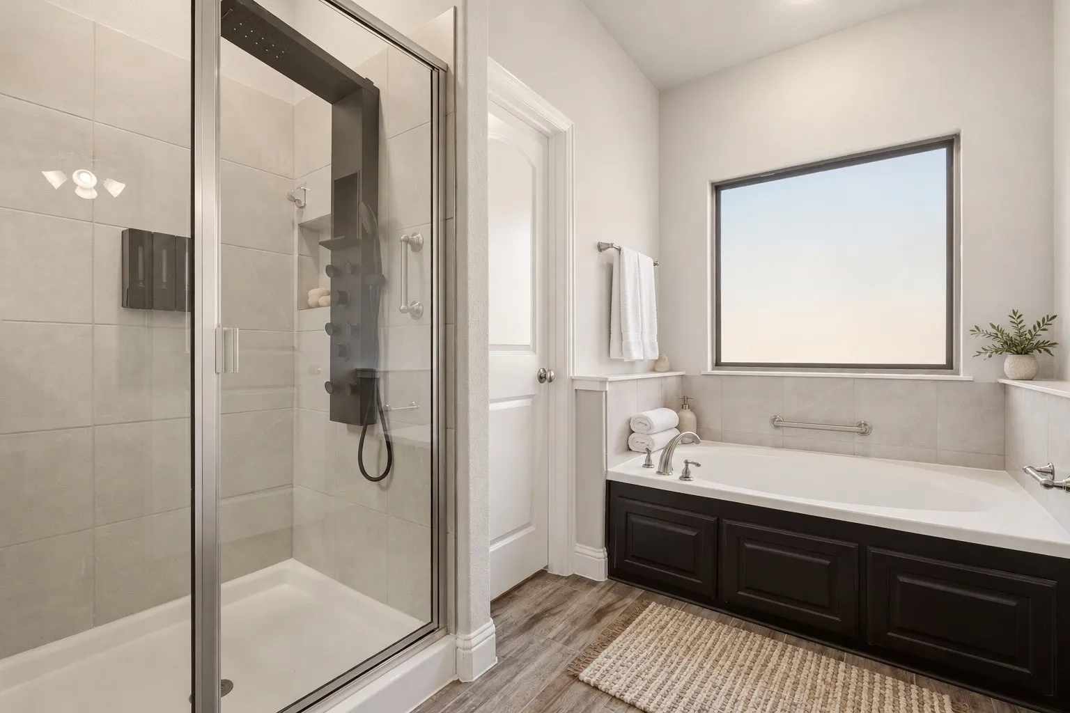 Single Family Residence For Sale in Hunt County , 620 Redwood Drive, Greenville, Texas 75402, 3 Bedroom, 2 Bathroom, 2 Garage spaces, 1,510 Sqft, built in 2019, mls#21391140, Real Estate Agent in Greenville, Homes For Sale in Hunt county, Homes For Sale in Greenville, Realtor in Greenville Texas, Real Estate Brokerage Independent Realty Texas, Luminita Cordes Realtor