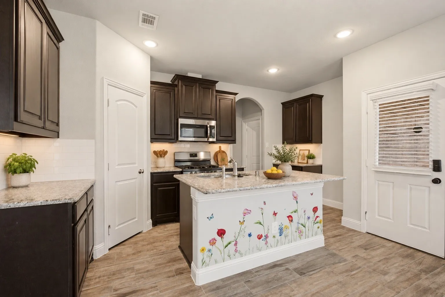 Single Family Residence For Sale in Hunt County , 620 Redwood Drive, Greenville, Texas 75402, 3 Bedroom, 2 Bathroom, 2 Garage spaces, 1,510 Sqft, built in 2019, mls#21391140, Real Estate Agent in Greenville, Homes For Sale in Hunt county, Homes For Sale in Greenville, Realtor in Greenville Texas, Real Estate Brokerage Independent Realty Texas, Luminita Cordes Realtor