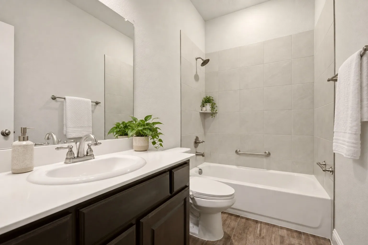 Single Family Residence For Sale in Hunt County , 620 Redwood Drive, Greenville, Texas 75402, 3 Bedroom, 2 Bathroom, 2 Garage spaces, 1,510 Sqft, built in 2019, mls#21391140, Real Estate Agent in Greenville, Homes For Sale in Hunt county, Homes For Sale in Greenville, Realtor in Greenville Texas, Real Estate Brokerage Independent Realty Texas, Luminita Cordes Realtor
