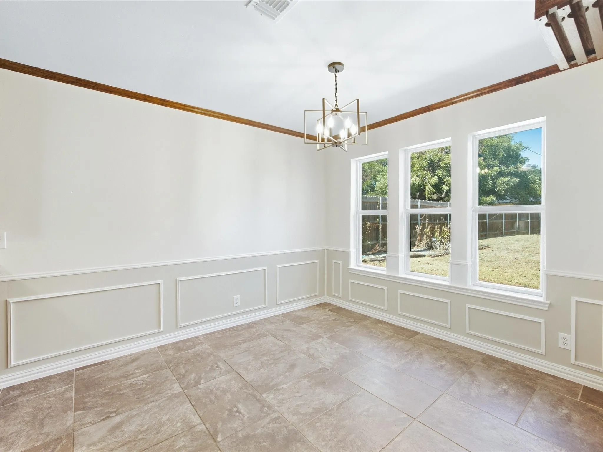 Tile flooring and wainscoting detailing