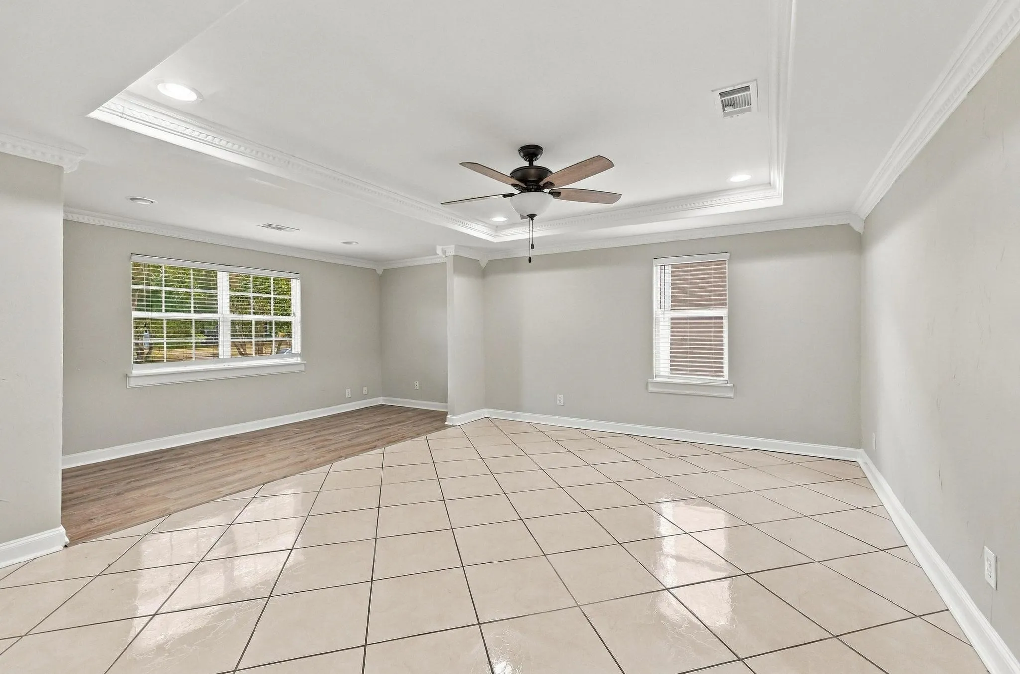 Single Family Residence For Sale in Grayson County , 424 W Sears Street, Denison, Texas 75020, 4 Bedroom, 2 Bathroom, Garage spaces, 1,852 Sqft, built in 1900, mls#21394774, Real Estate Agent in Denison, Homes For Sale in Grayson county, Homes For Sale in Denison, Realtor in Denison Texas, Real Estate Brokerage Independent Realty Texas, Luminita Cordes Realtor