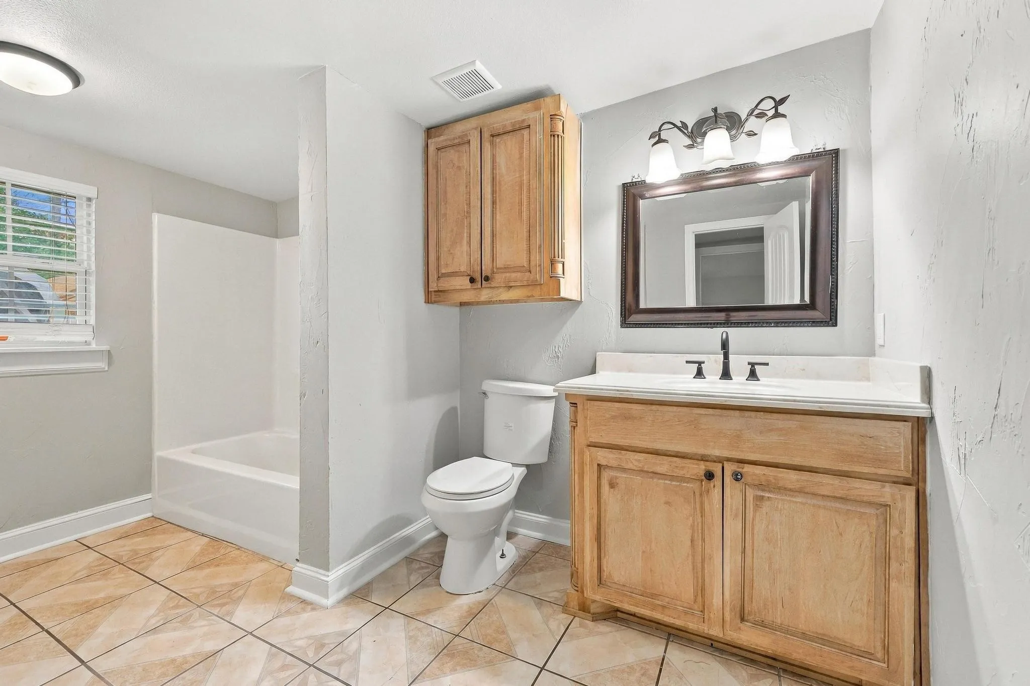 Single Family Residence For Sale in Grayson County , 424 W Sears Street, Denison, Texas 75020, 4 Bedroom, 2 Bathroom, Garage spaces, 1,852 Sqft, built in 1900, mls#21394774, Real Estate Agent in Denison, Homes For Sale in Grayson county, Homes For Sale in Denison, Realtor in Denison Texas, Real Estate Brokerage Independent Realty Texas, Luminita Cordes Realtor