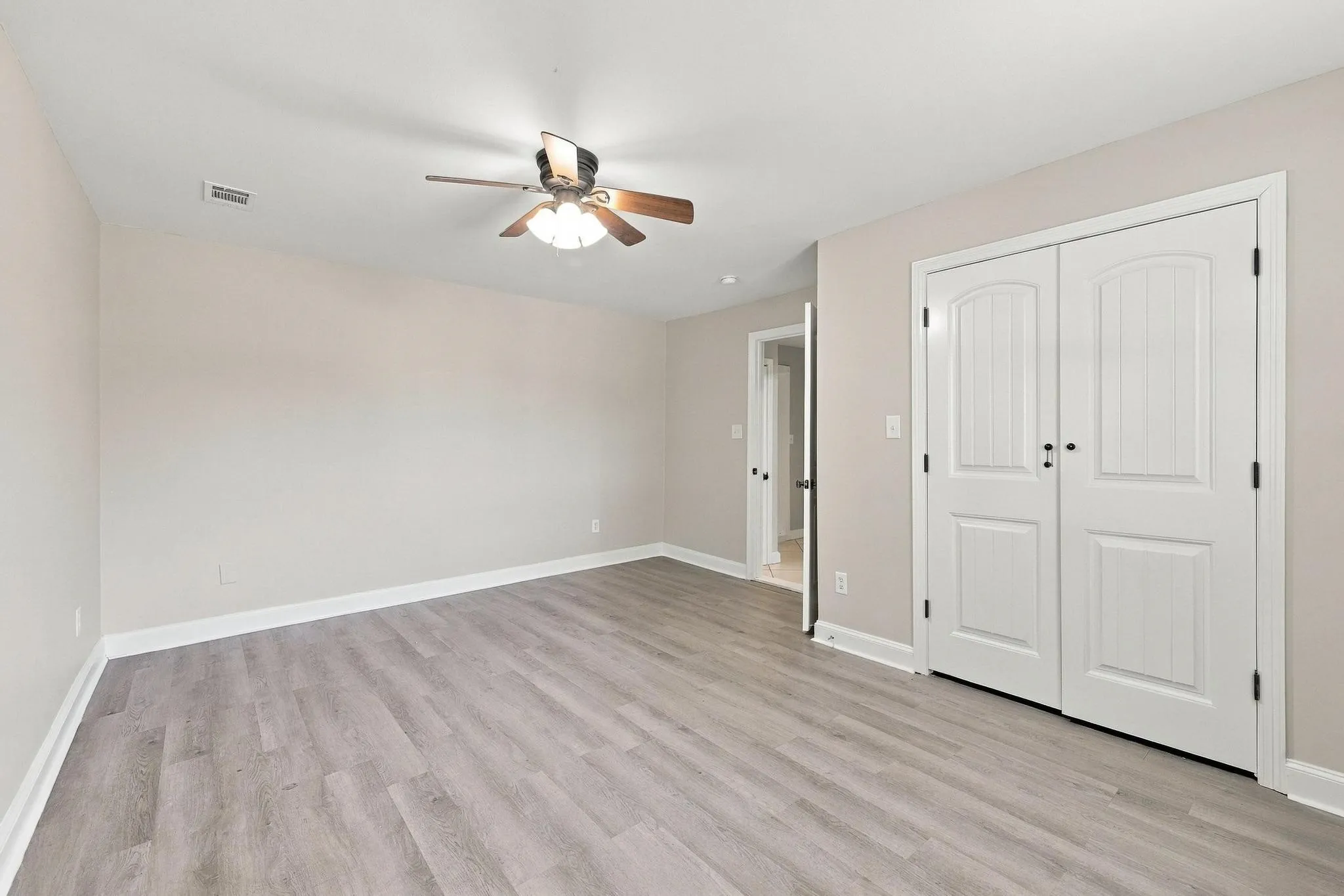 Single Family Residence For Sale in Grayson County , 424 W Sears Street, Denison, Texas 75020, 4 Bedroom, 2 Bathroom, Garage spaces, 1,852 Sqft, built in 1900, mls#21394774, Real Estate Agent in Denison, Homes For Sale in Grayson county, Homes For Sale in Denison, Realtor in Denison Texas, Real Estate Brokerage Independent Realty Texas, Luminita Cordes Realtor