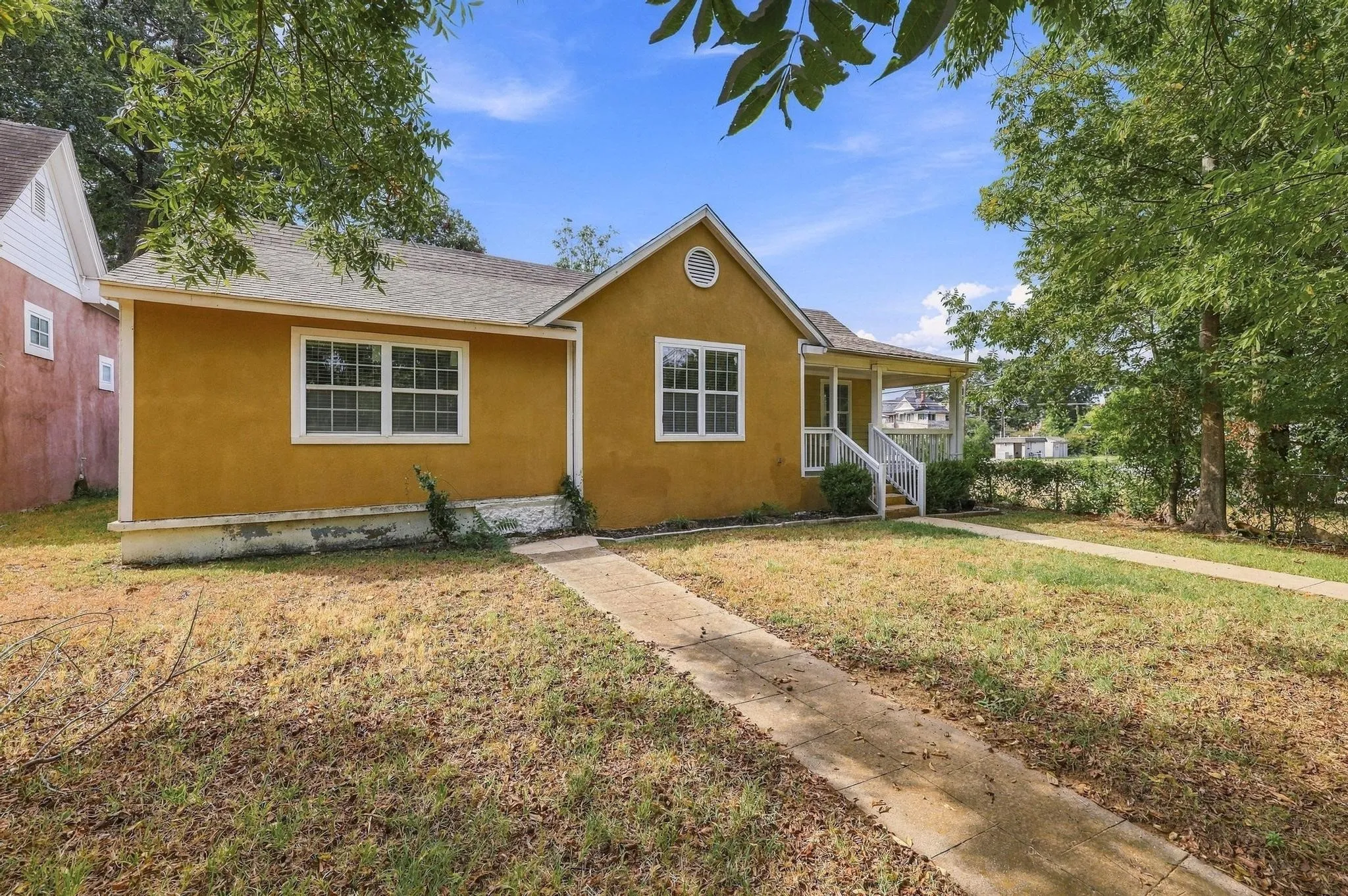 Single Family Residence For Sale in Grayson County , 424 W Sears Street, Denison, Texas 75020, 4 Bedroom, 2 Bathroom, Garage spaces, 1,852 Sqft, built in 1900, mls#21394774, Real Estate Agent in Denison, Homes For Sale in Grayson county, Homes For Sale in Denison, Realtor in Denison Texas, Real Estate Brokerage Independent Realty Texas, Luminita Cordes Realtor