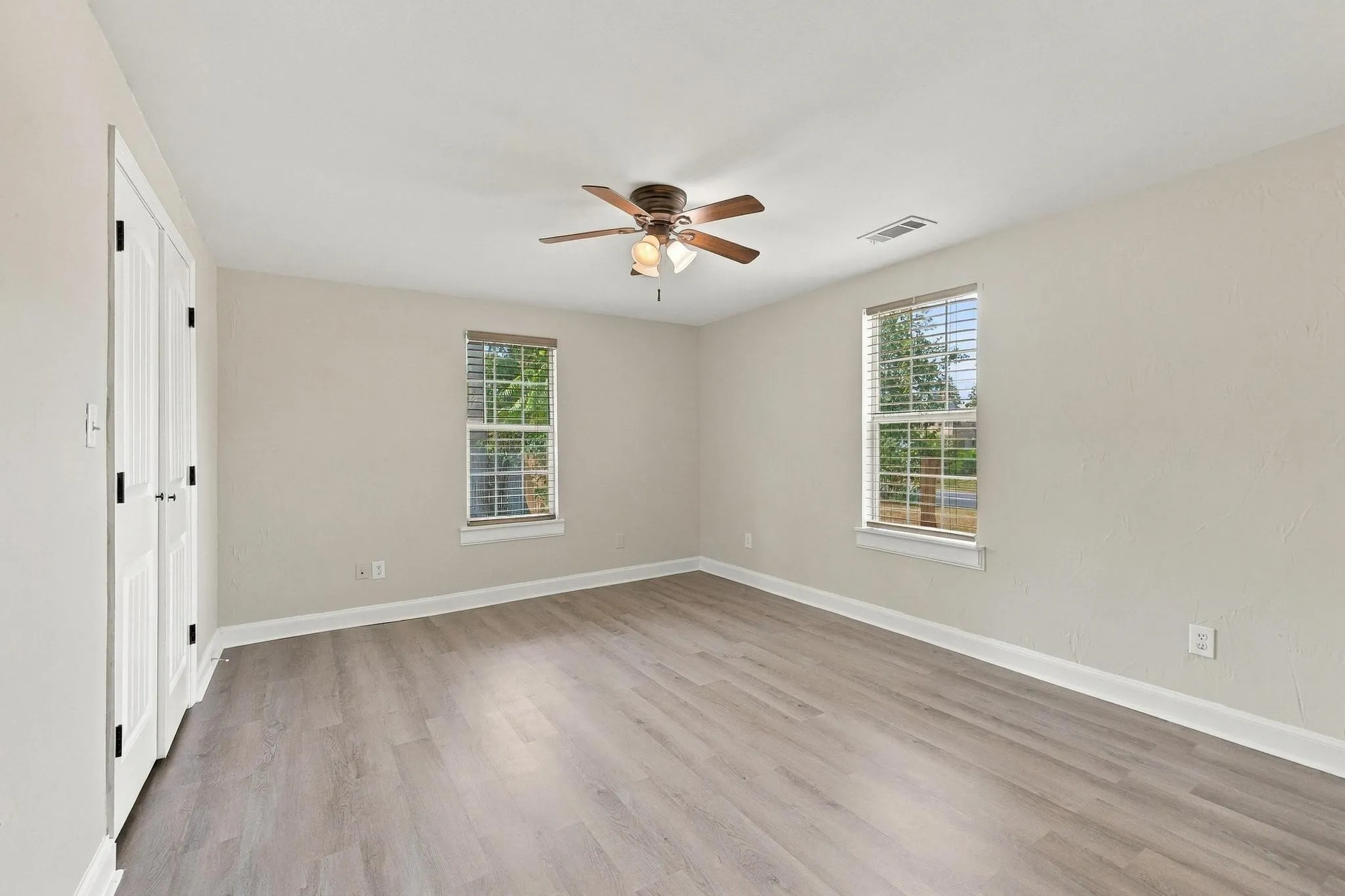 Single Family Residence For Sale in Grayson County , 424 W Sears Street, Denison, Texas 75020, 4 Bedroom, 2 Bathroom, Garage spaces, 1,852 Sqft, built in 1900, mls#21394774, Real Estate Agent in Denison, Homes For Sale in Grayson county, Homes For Sale in Denison, Realtor in Denison Texas, Real Estate Brokerage Independent Realty Texas, Luminita Cordes Realtor