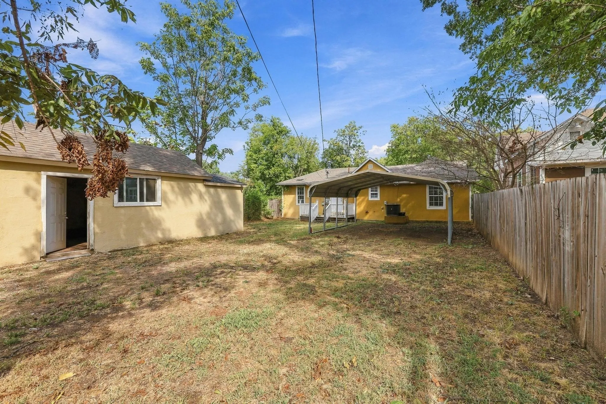 Single Family Residence For Sale in Grayson County , 424 W Sears Street, Denison, Texas 75020, 4 Bedroom, 2 Bathroom, Garage spaces, 1,852 Sqft, built in 1900, mls#21394774, Real Estate Agent in Denison, Homes For Sale in Grayson county, Homes For Sale in Denison, Realtor in Denison Texas, Real Estate Brokerage Independent Realty Texas, Luminita Cordes Realtor