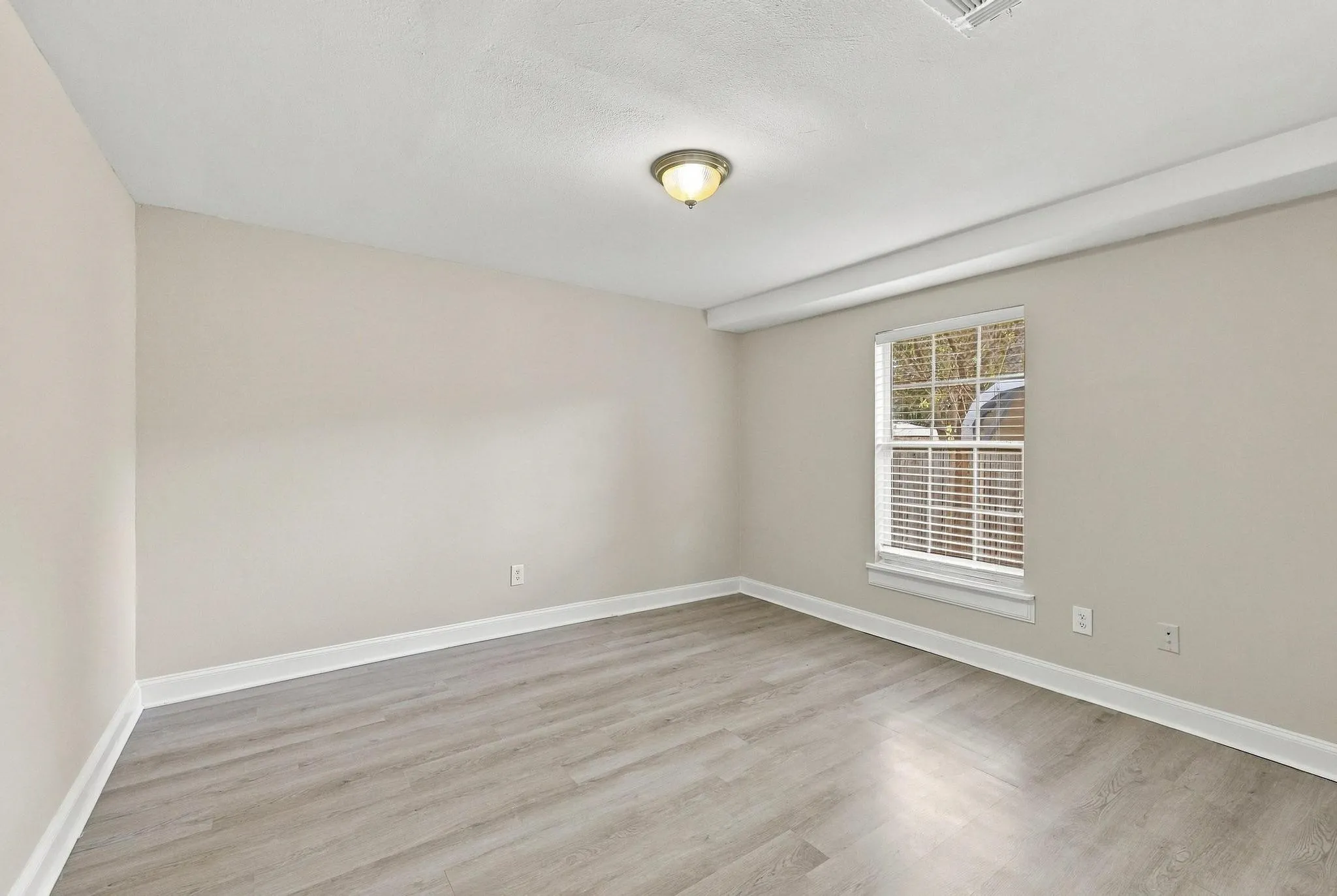 Single Family Residence For Sale in Grayson County , 424 W Sears Street, Denison, Texas 75020, 4 Bedroom, 2 Bathroom, Garage spaces, 1,852 Sqft, built in 1900, mls#21394774, Real Estate Agent in Denison, Homes For Sale in Grayson county, Homes For Sale in Denison, Realtor in Denison Texas, Real Estate Brokerage Independent Realty Texas, Luminita Cordes Realtor