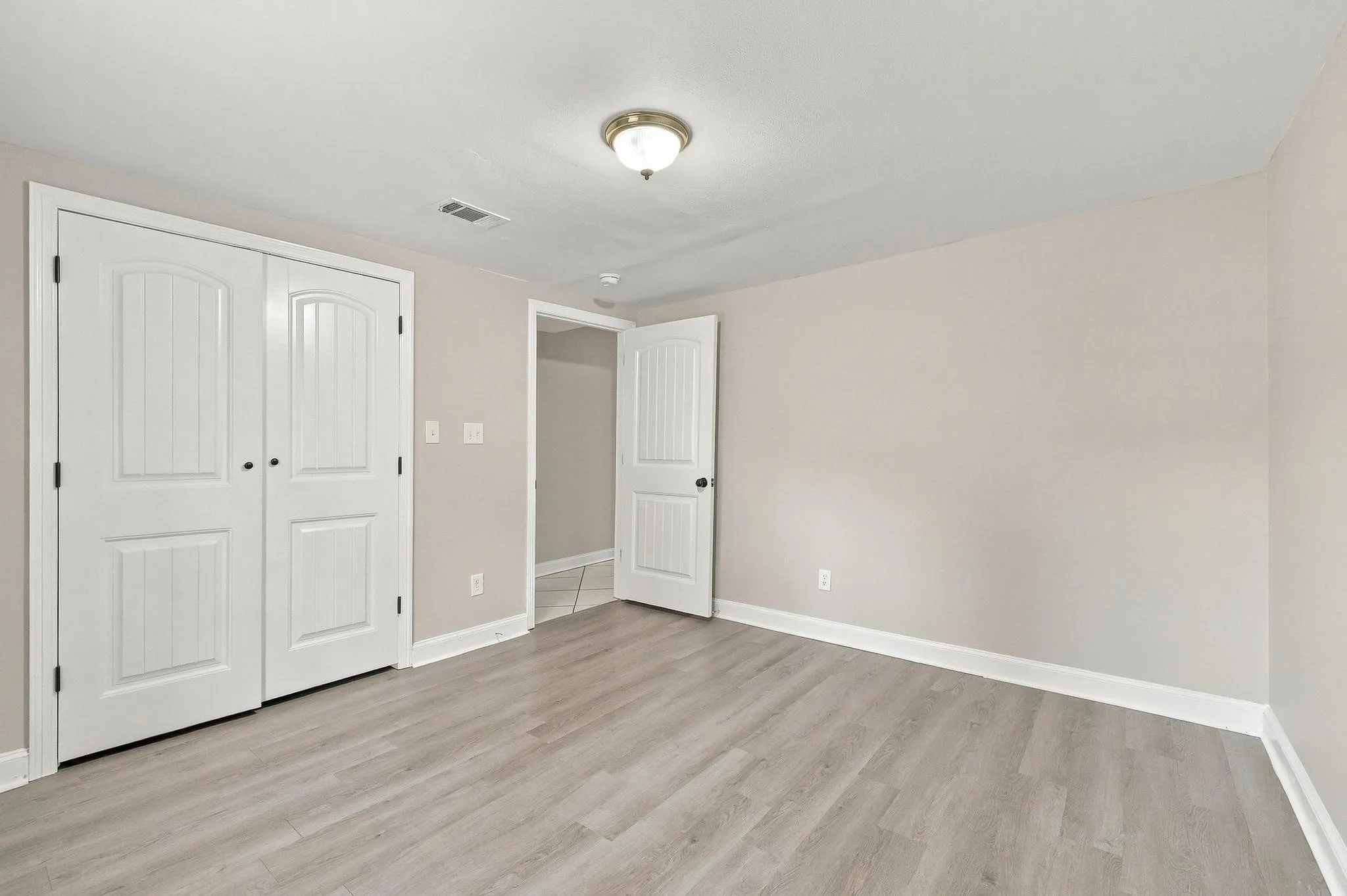 Single Family Residence For Sale in Grayson County , 424 W Sears Street, Denison, Texas 75020, 4 Bedroom, 2 Bathroom, Garage spaces, 1,852 Sqft, built in 1900, mls#21394774, Real Estate Agent in Denison, Homes For Sale in Grayson county, Homes For Sale in Denison, Realtor in Denison Texas, Real Estate Brokerage Independent Realty Texas, Luminita Cordes Realtor